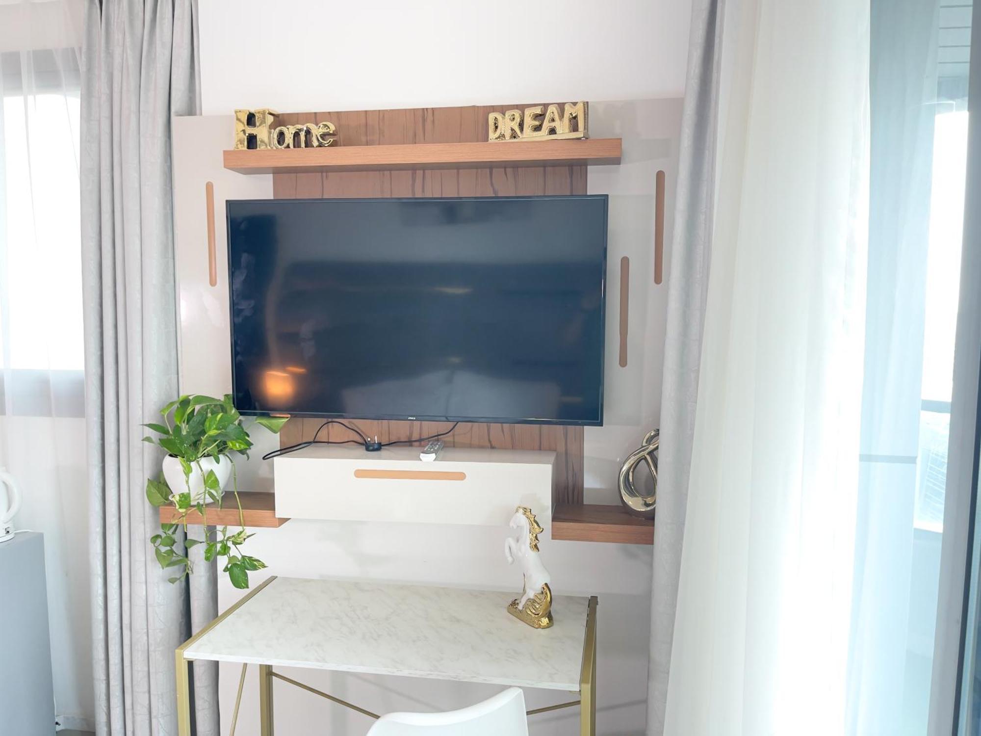 Luxury With Marina View Close To Jbr And Metro With Shared Kitchen *