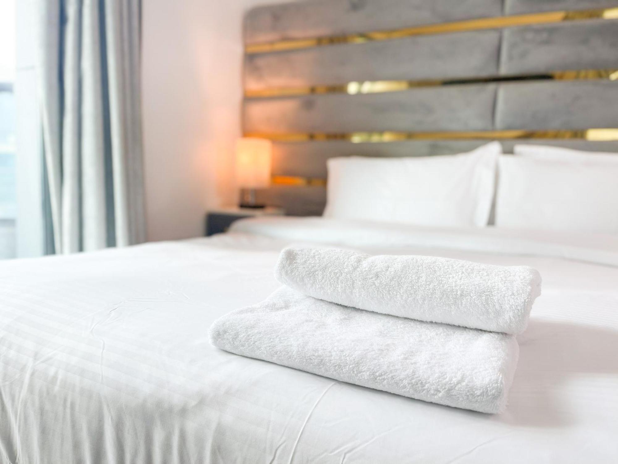 Luxury With Marina View Close To Jbr And Metro With Shared Kitchen Homestay Dubai