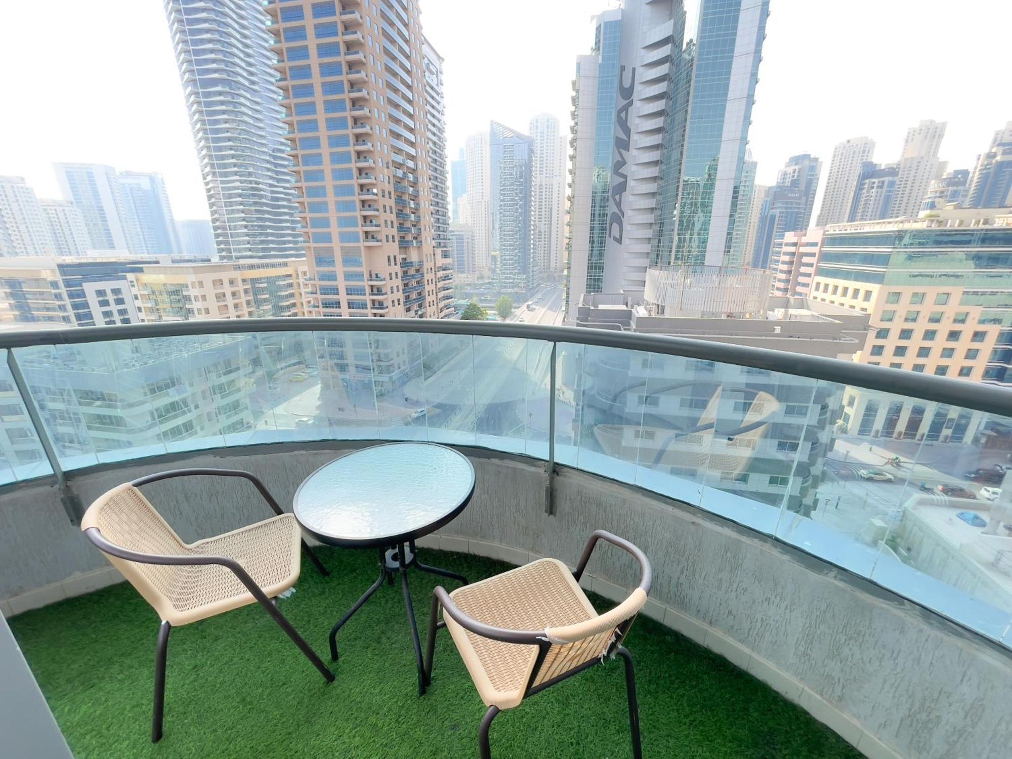 Luxury With Marina View Close To Jbr And Metro With Shared Kitchen Homestay
