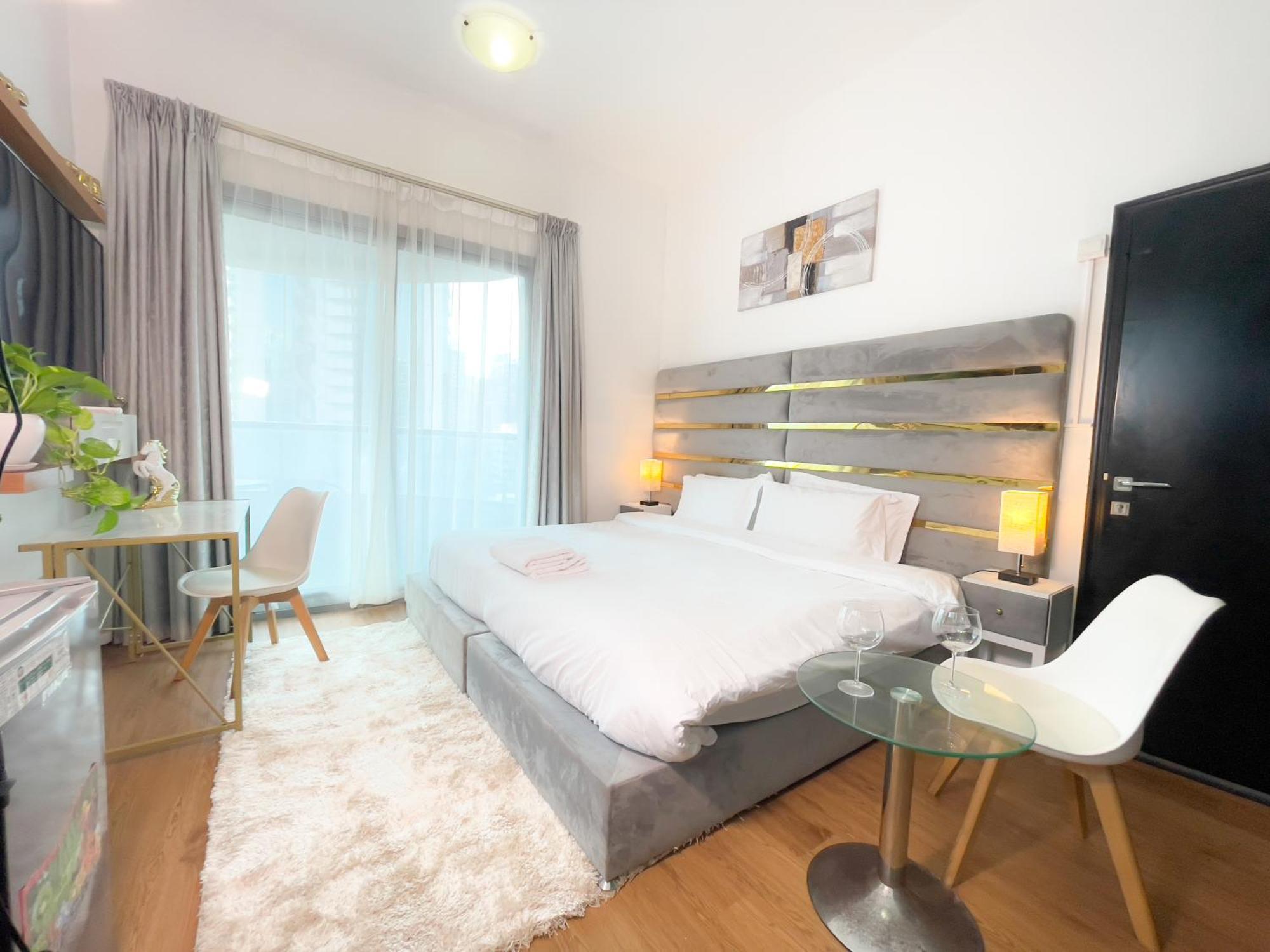 Luxury With Marina View Close To Jbr And Metro With Shared Kitchen * Dubai