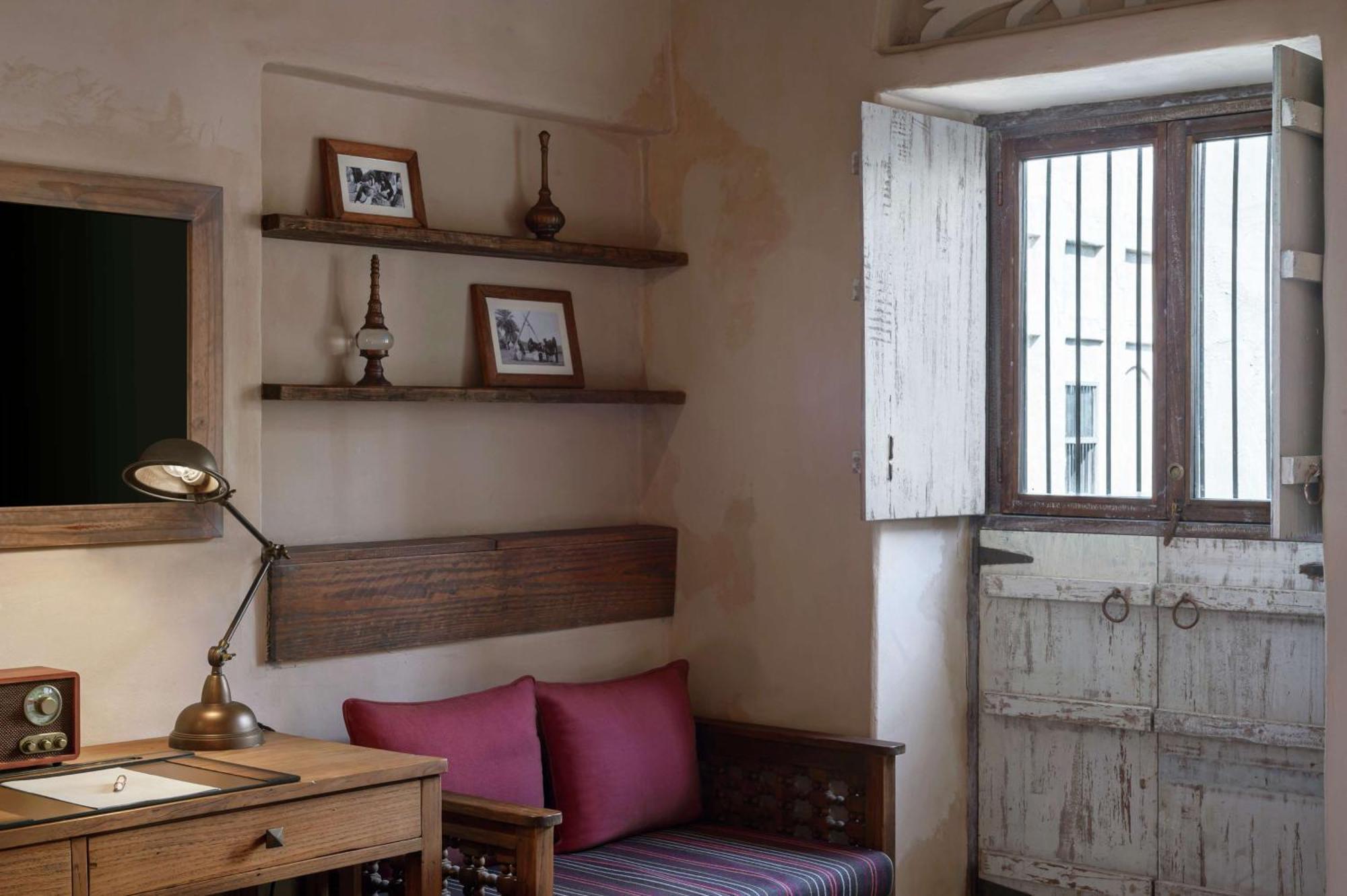 Al Seef Heritage Dubai, Curio Collection By Hilton