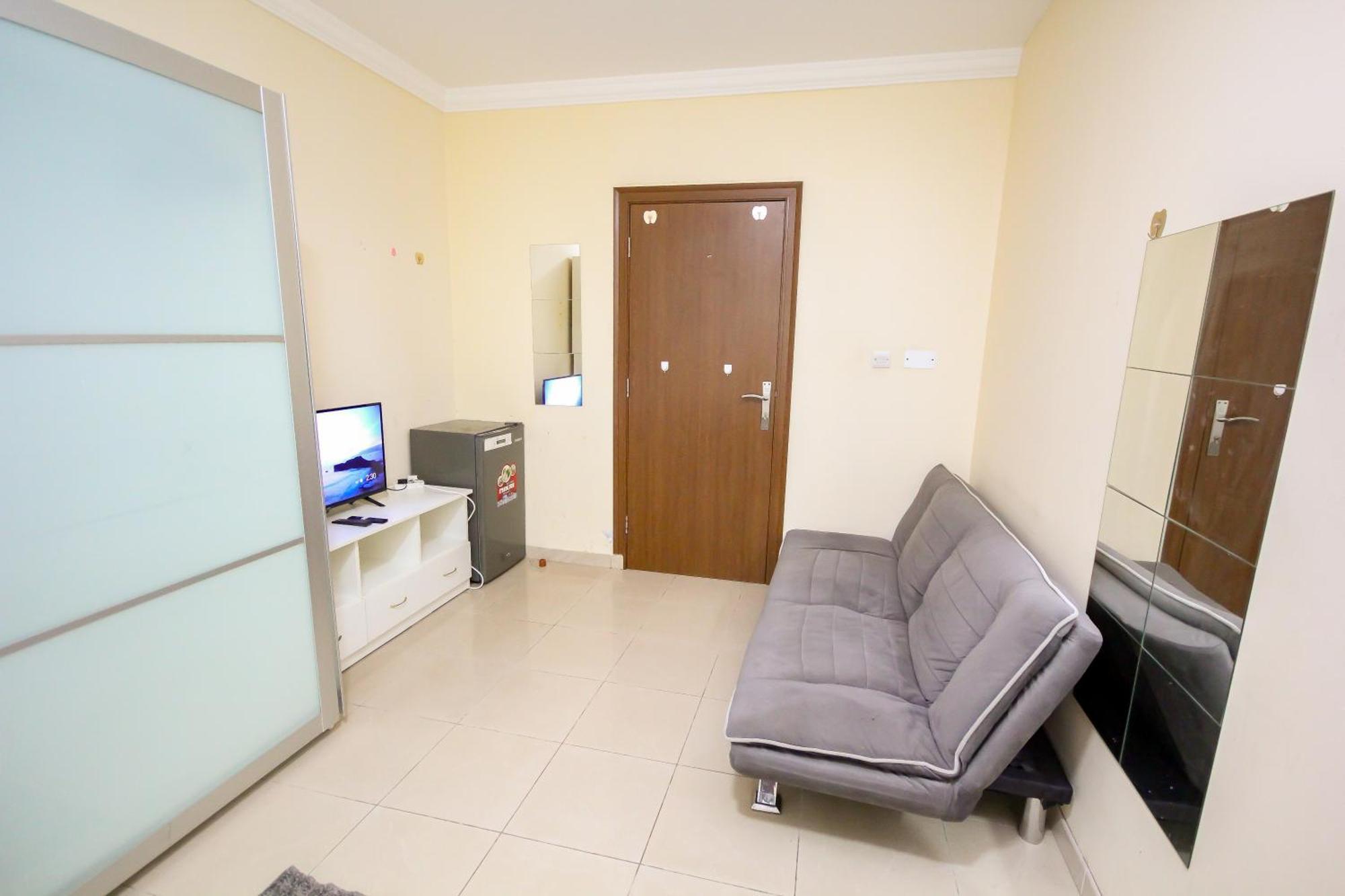 Homestay Big For ' Girls ' Only At Dubai, Marina