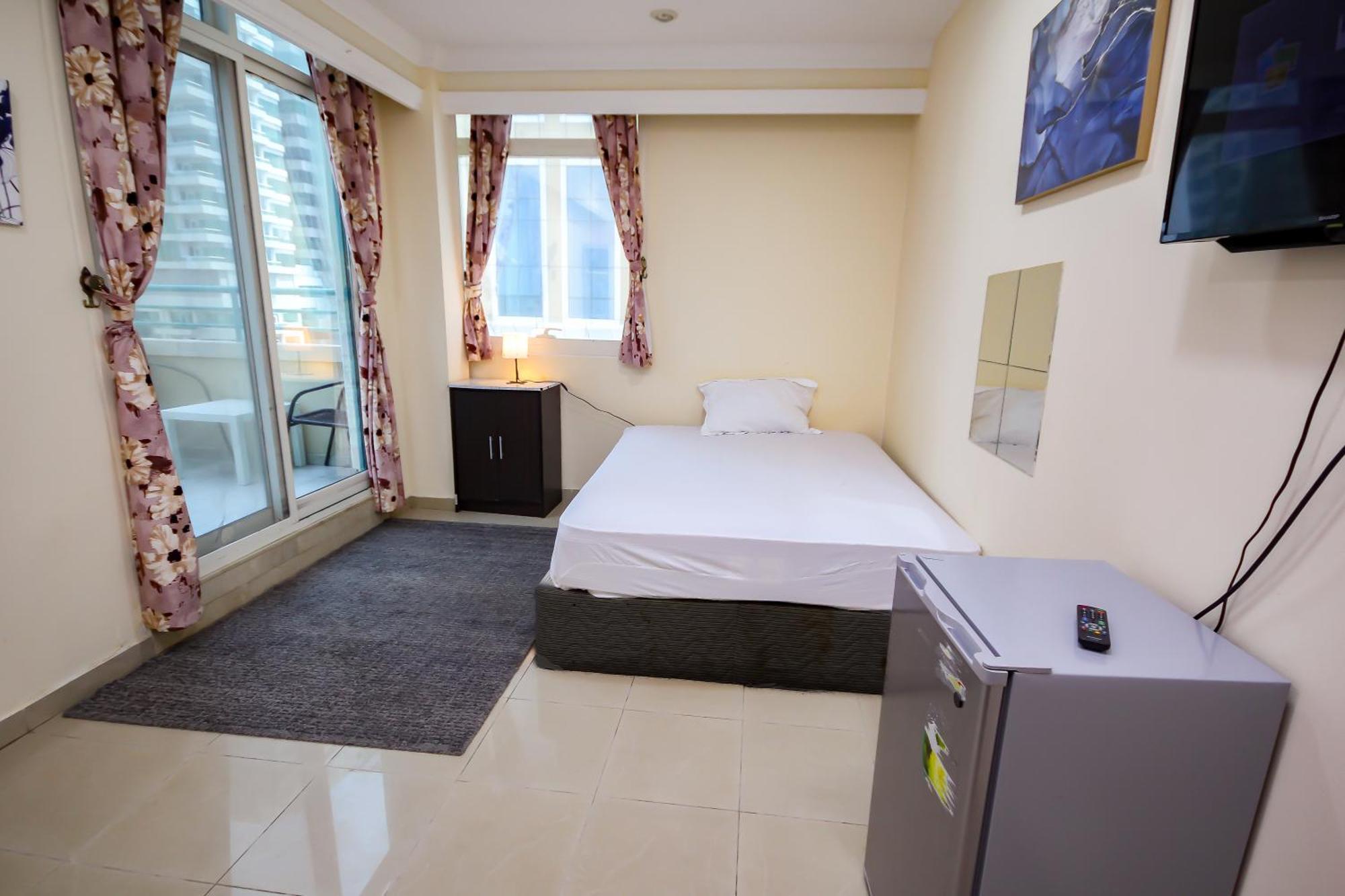 Big For ' Girls ' Only At Dubai, Marina Homestay