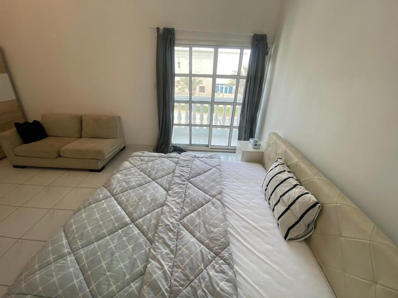 Homestay Relaxing Private In Compound Housing Near Burj Alarab 124 Dubai