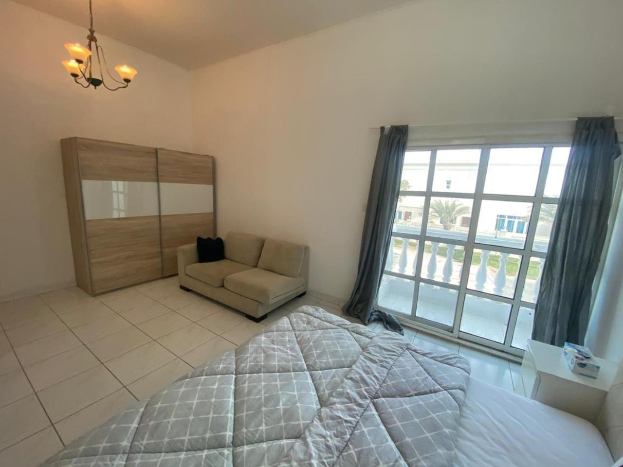 Homestay Relaxing Private In Compound Housing Near Burj Alarab 124 *