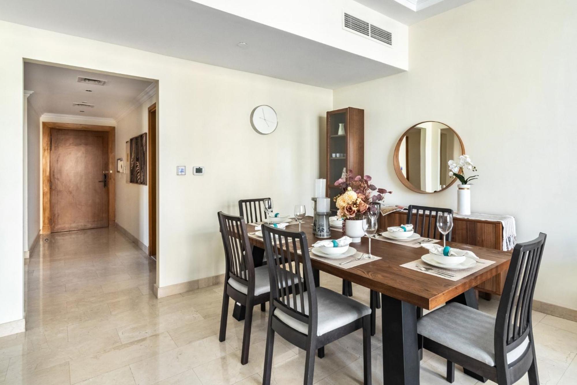 The Smart Concierge - Marinascape Oceanic Apartment *