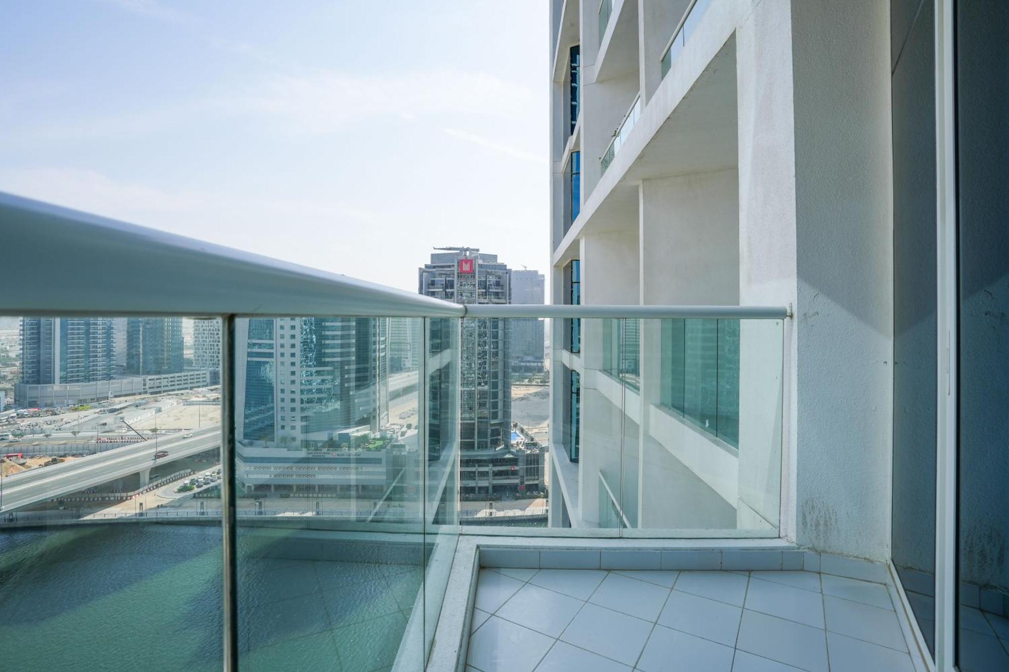 White Sage - Fancy With Mesmerizing Canal Views Apartment Dubai