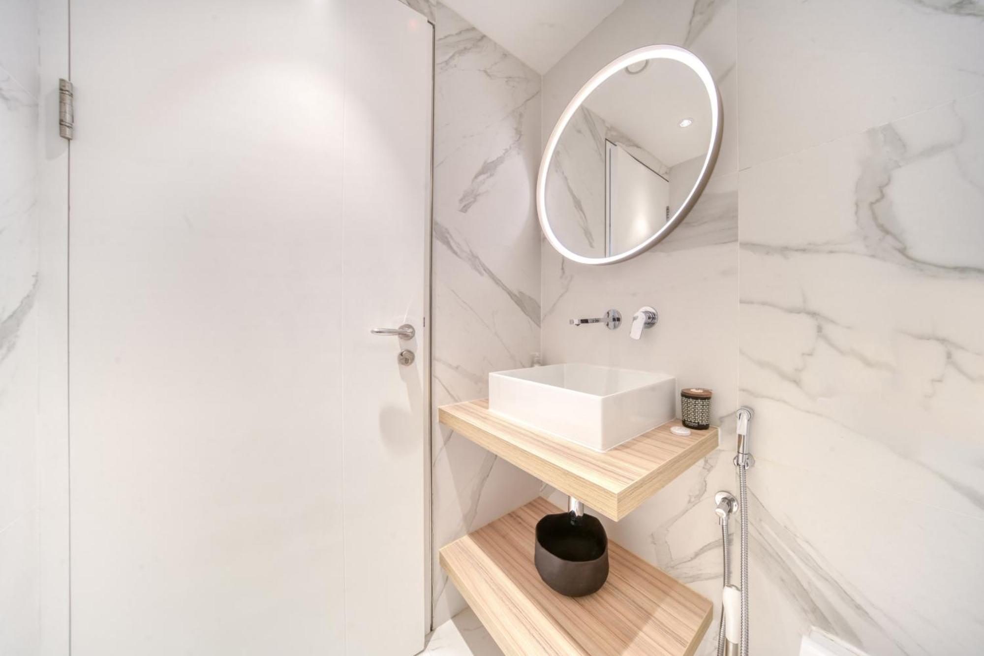 Fairfield Tower, Park Island, Marina - Mint *