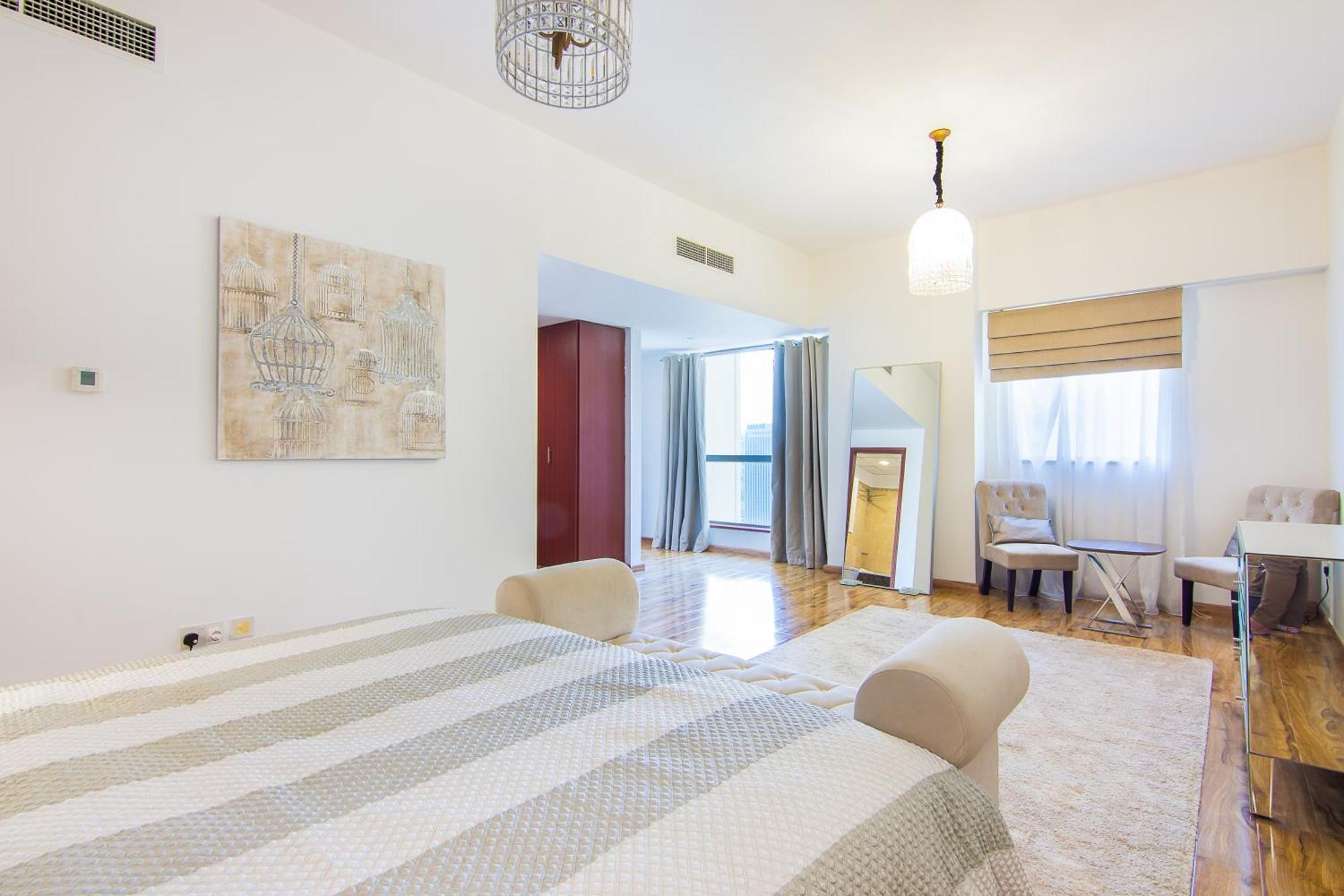 Huge 1br In Jbr Apartment Dubai