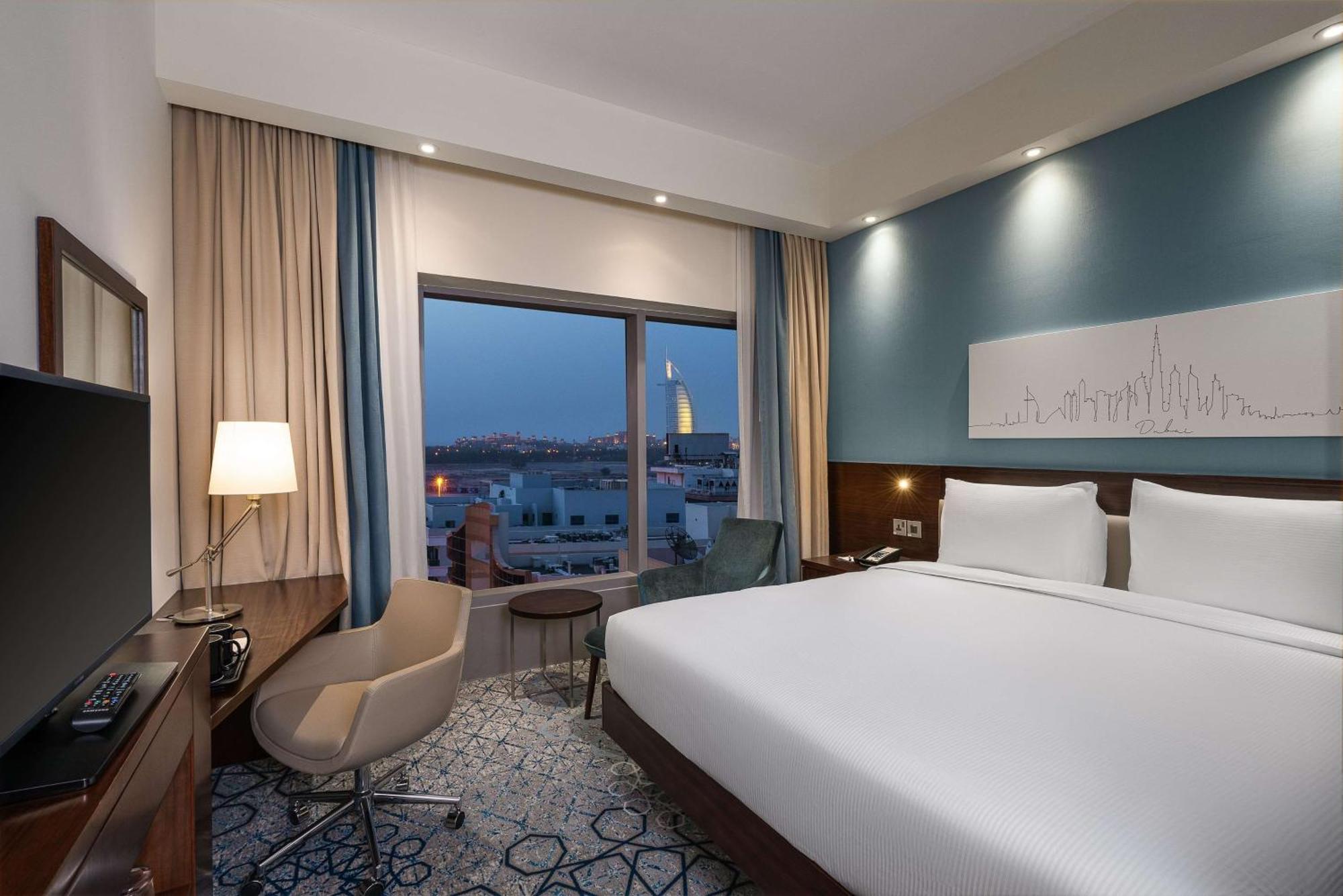 Hotel Hampton By Hilton Al Barsha 3*