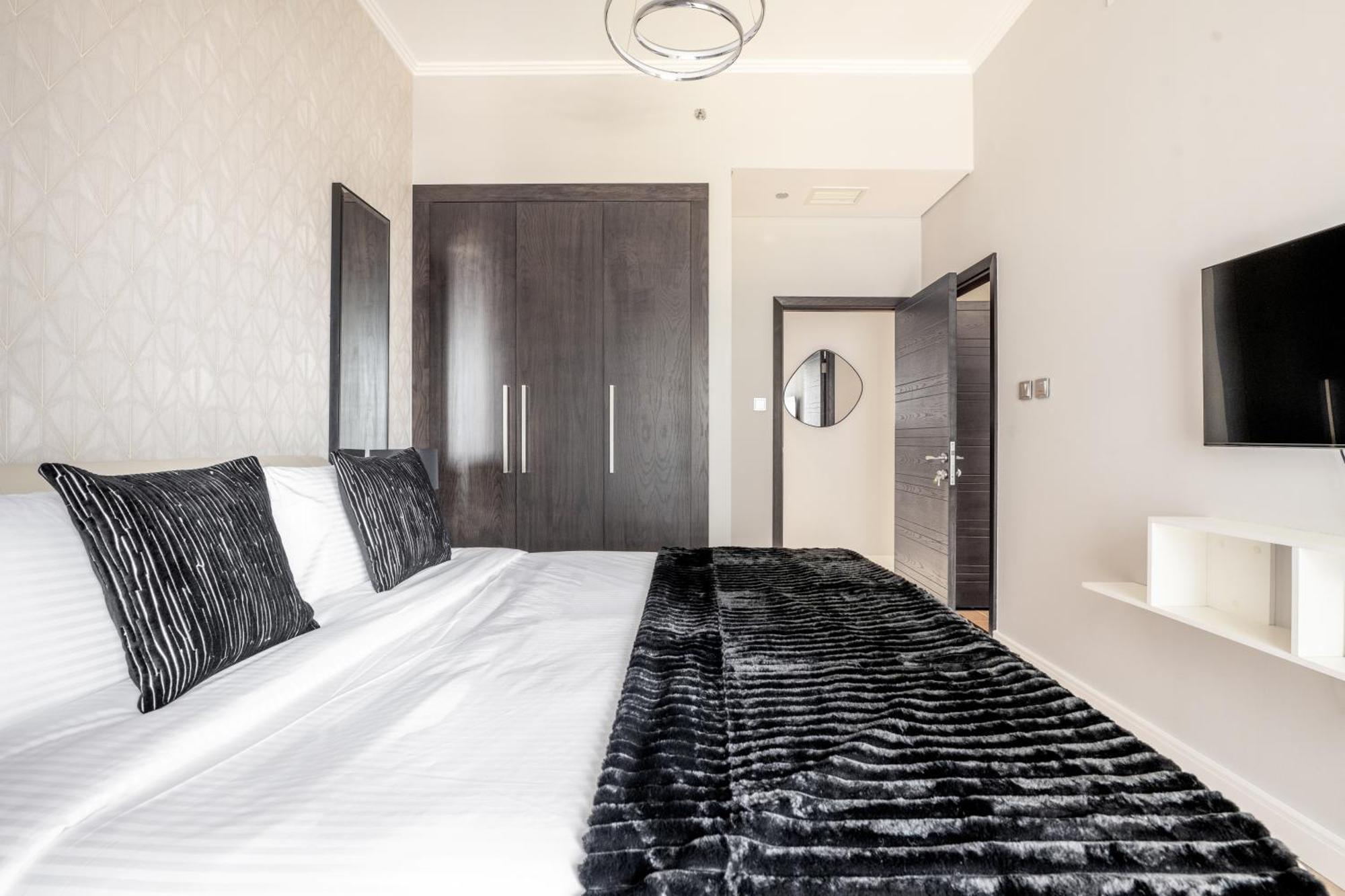 Luxury Iconic Cayan Tower - Free 5 Star Access! Apartment Dubai