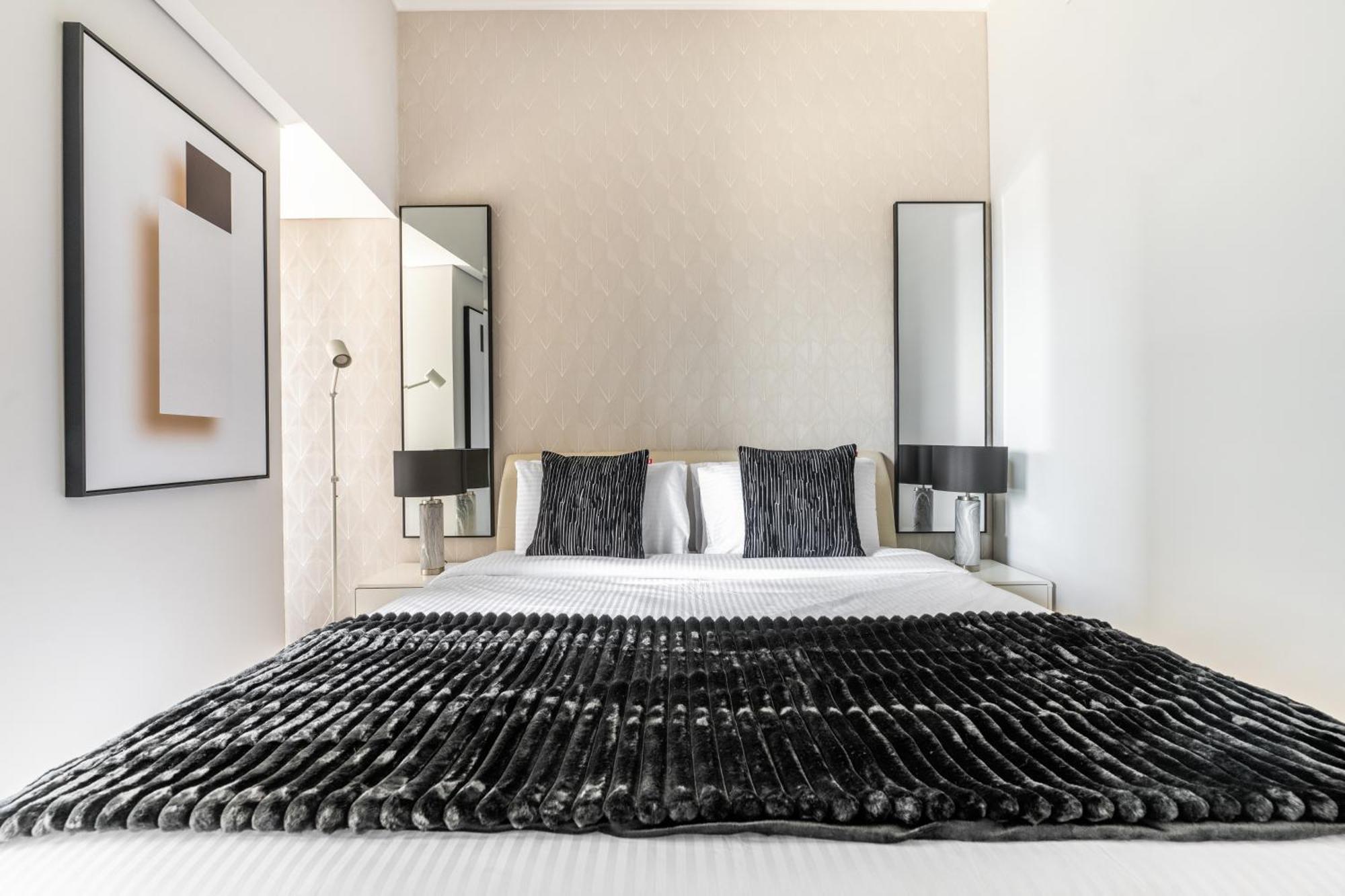 Luxury Iconic Cayan Tower - Free 5 Star Access! Apartment