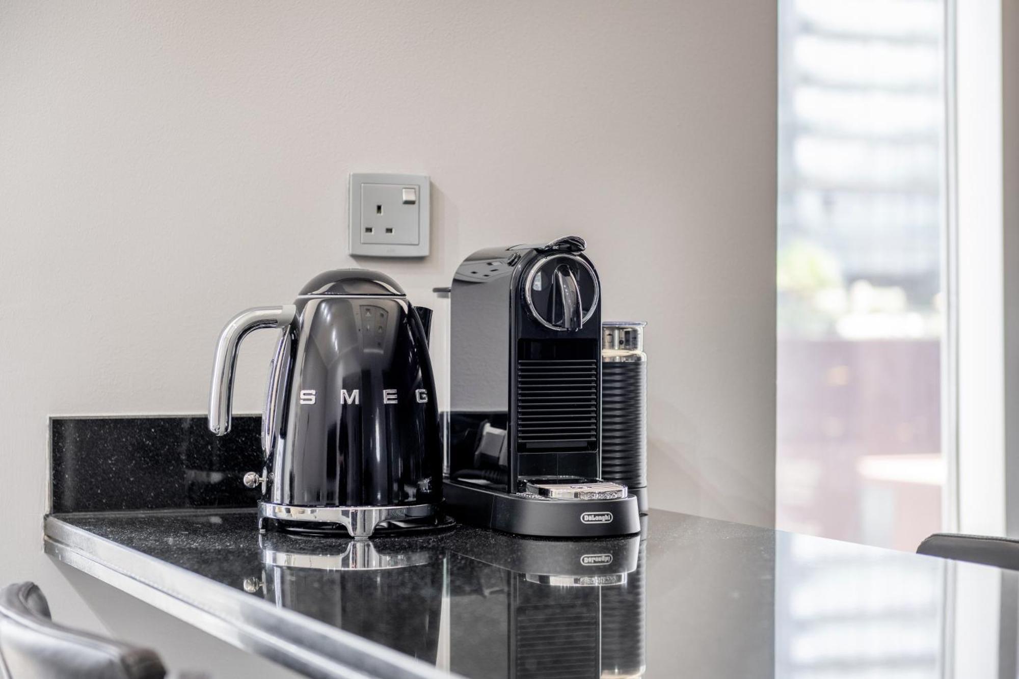 Luxury Iconic Cayan Tower - Free 5 Star Access! Apartment *