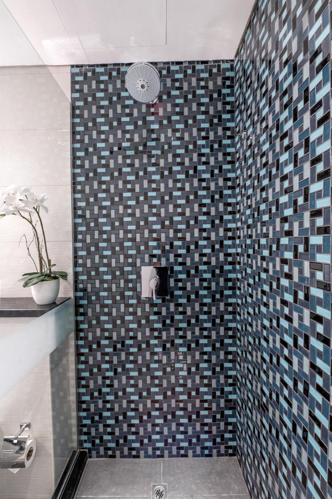 Luxury Iconic Cayan Tower - Free 5 Star Access! * Dubai