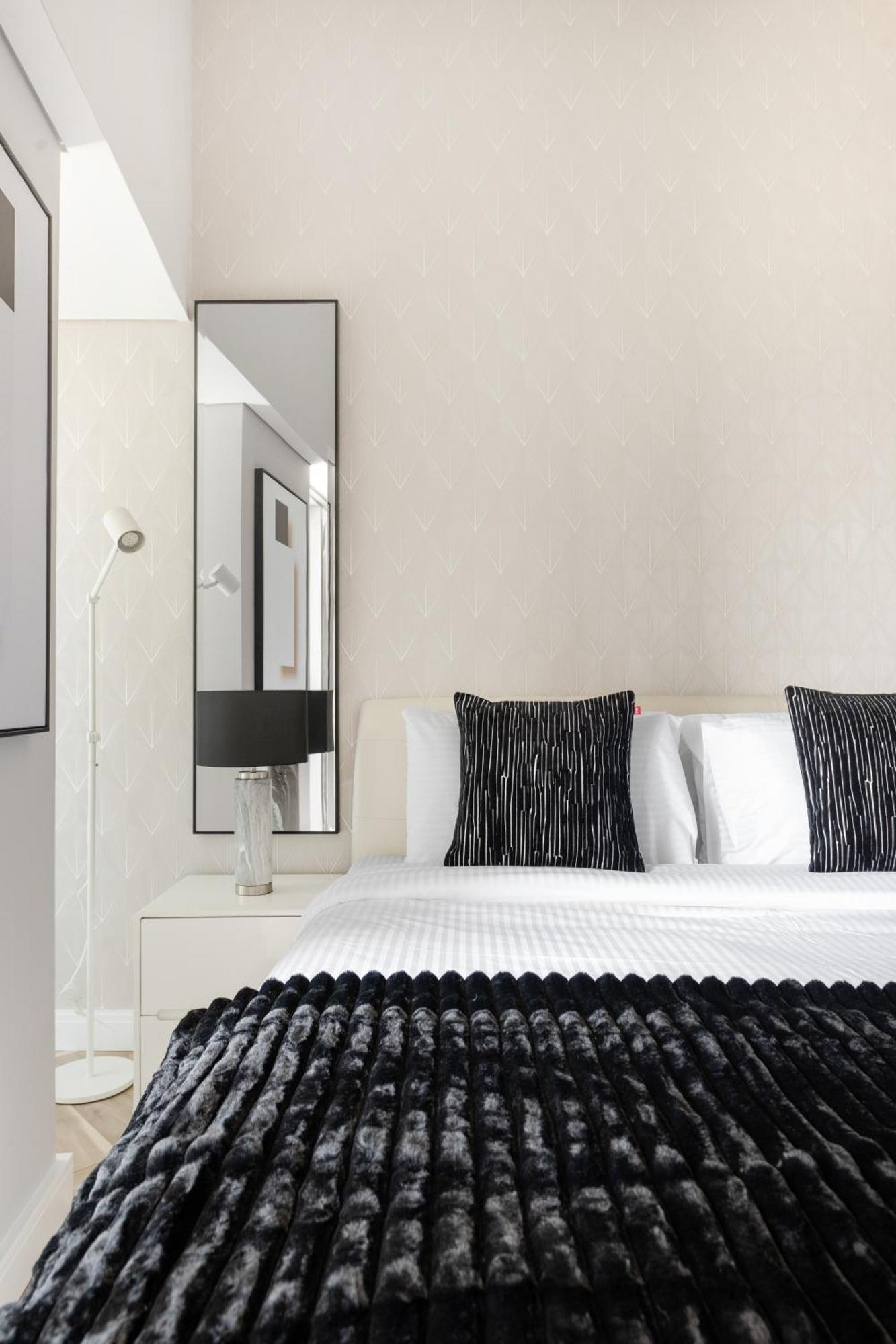 Luxury Iconic Cayan Tower - Free 5 Star Access! Apartment Dubai