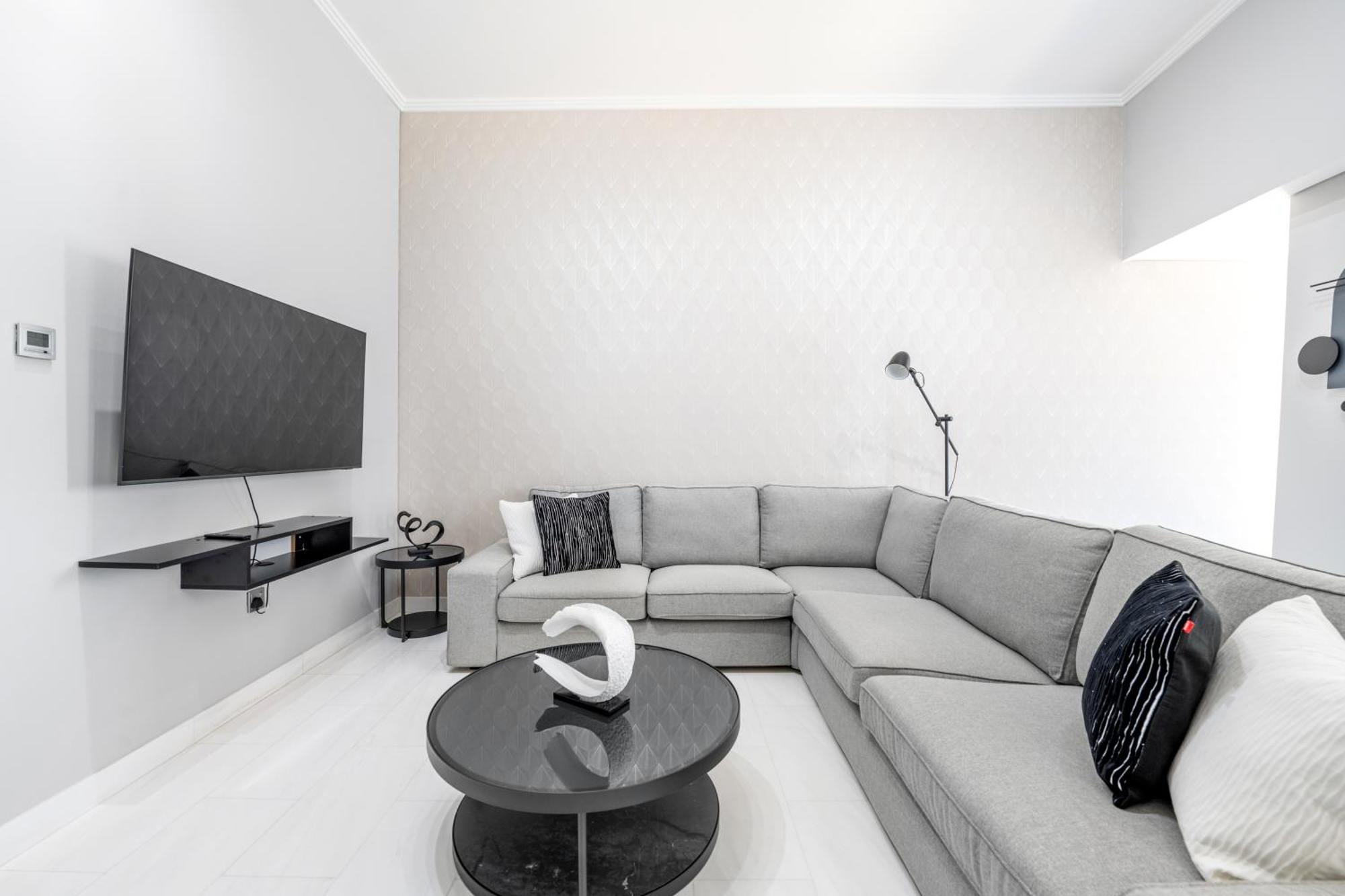 Luxury Iconic Cayan Tower - Free 5 Star Access! Apartment *