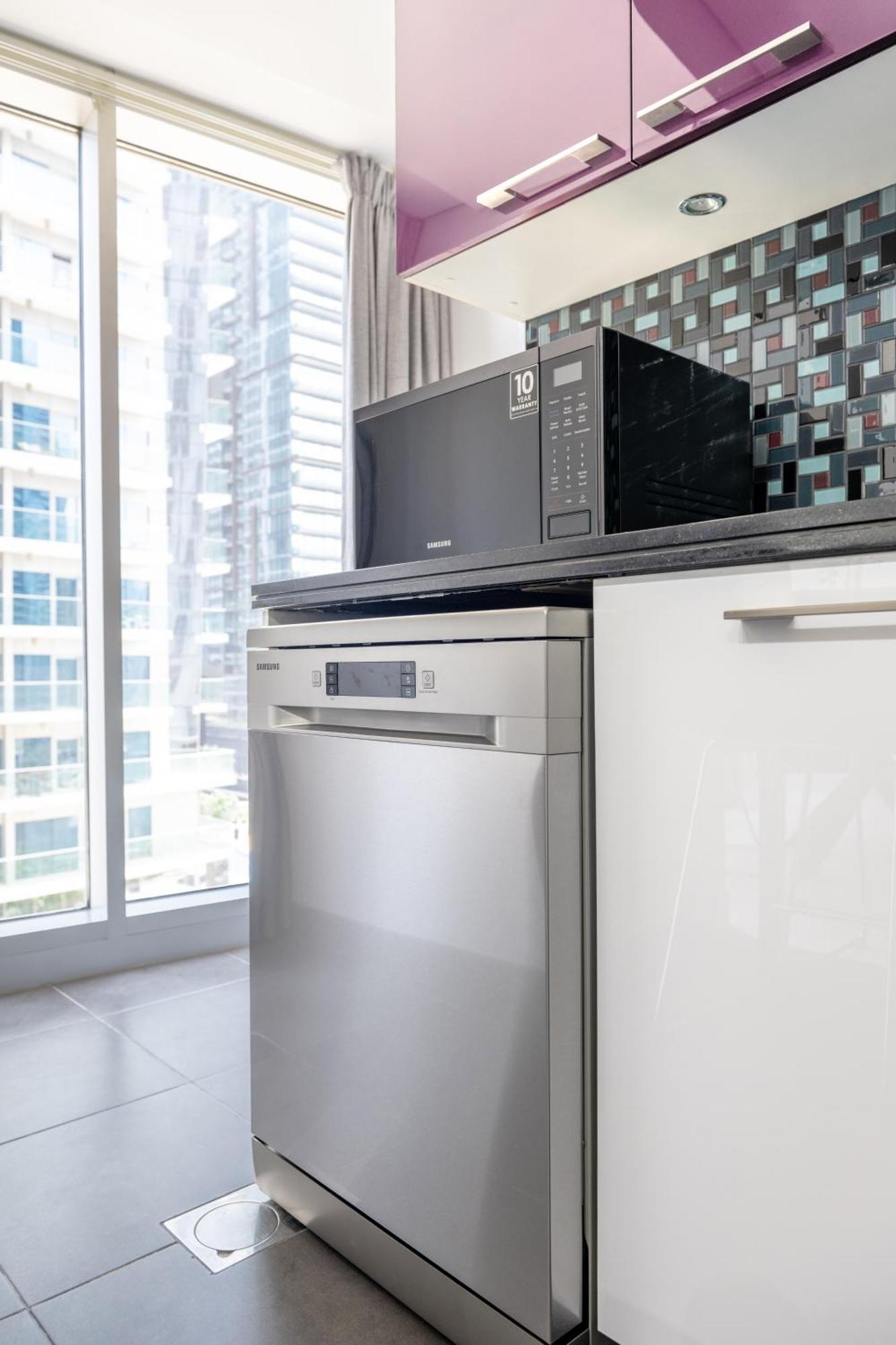 Luxury Iconic Cayan Tower - Free 5 Star Access! Dubai