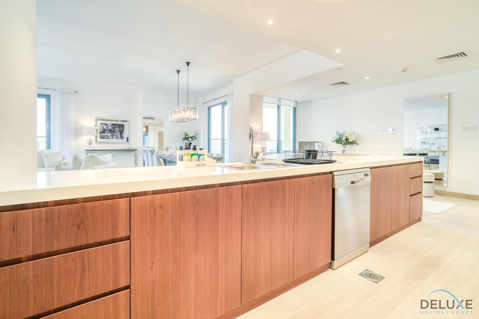 Peaceful 4br Penthouse With Assistant At Le Pont Jumeirah By Deluxe Homes Dubai