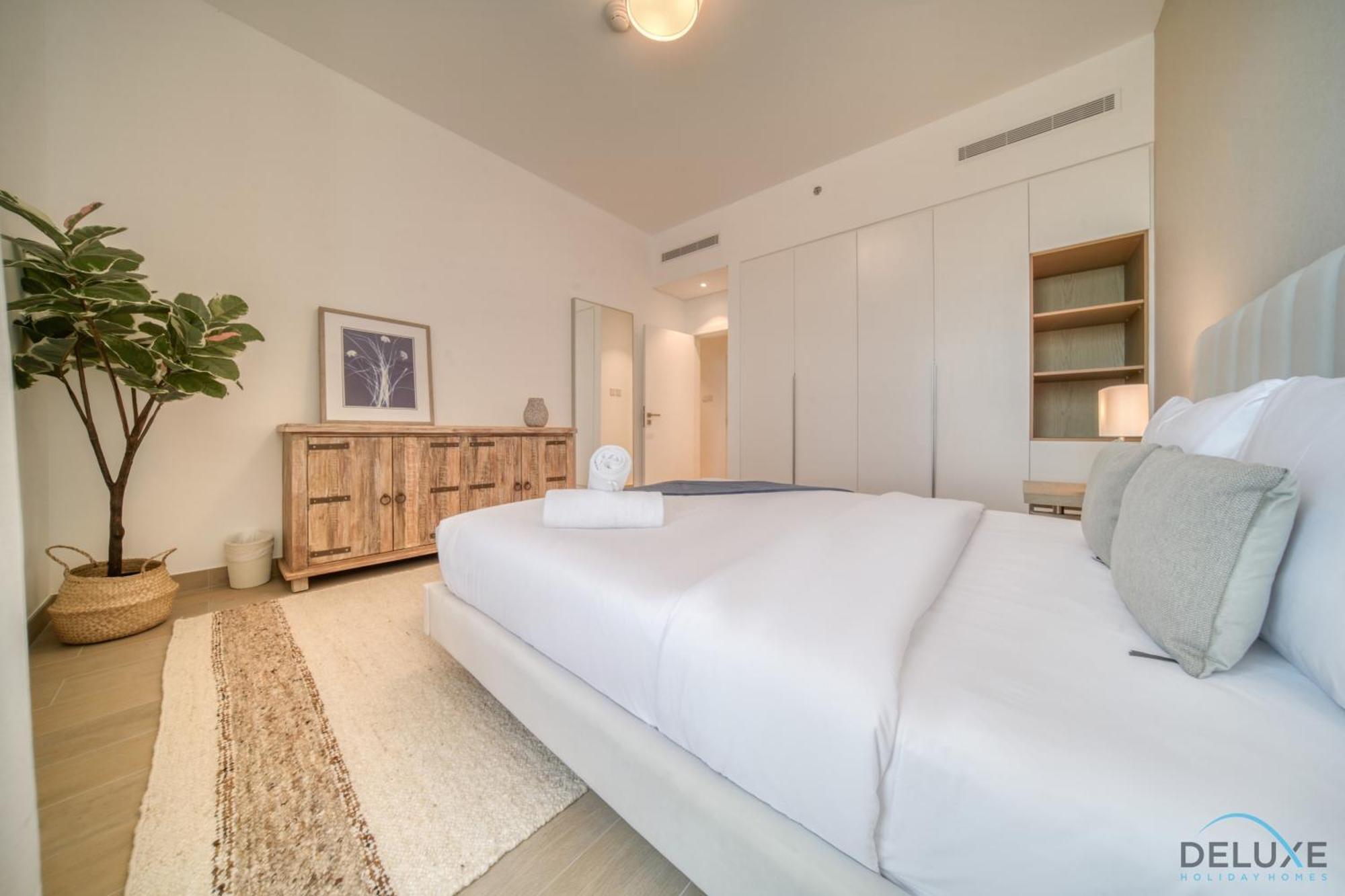 Peaceful 4br Penthouse With Assistant At Le Pont Jumeirah By Deluxe Homes Dubai