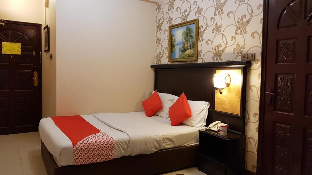 Rahab Hotel *
