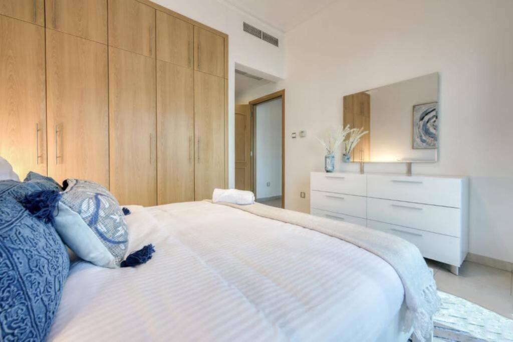 Apartment Luxury 1 Bedroom With Sea View *