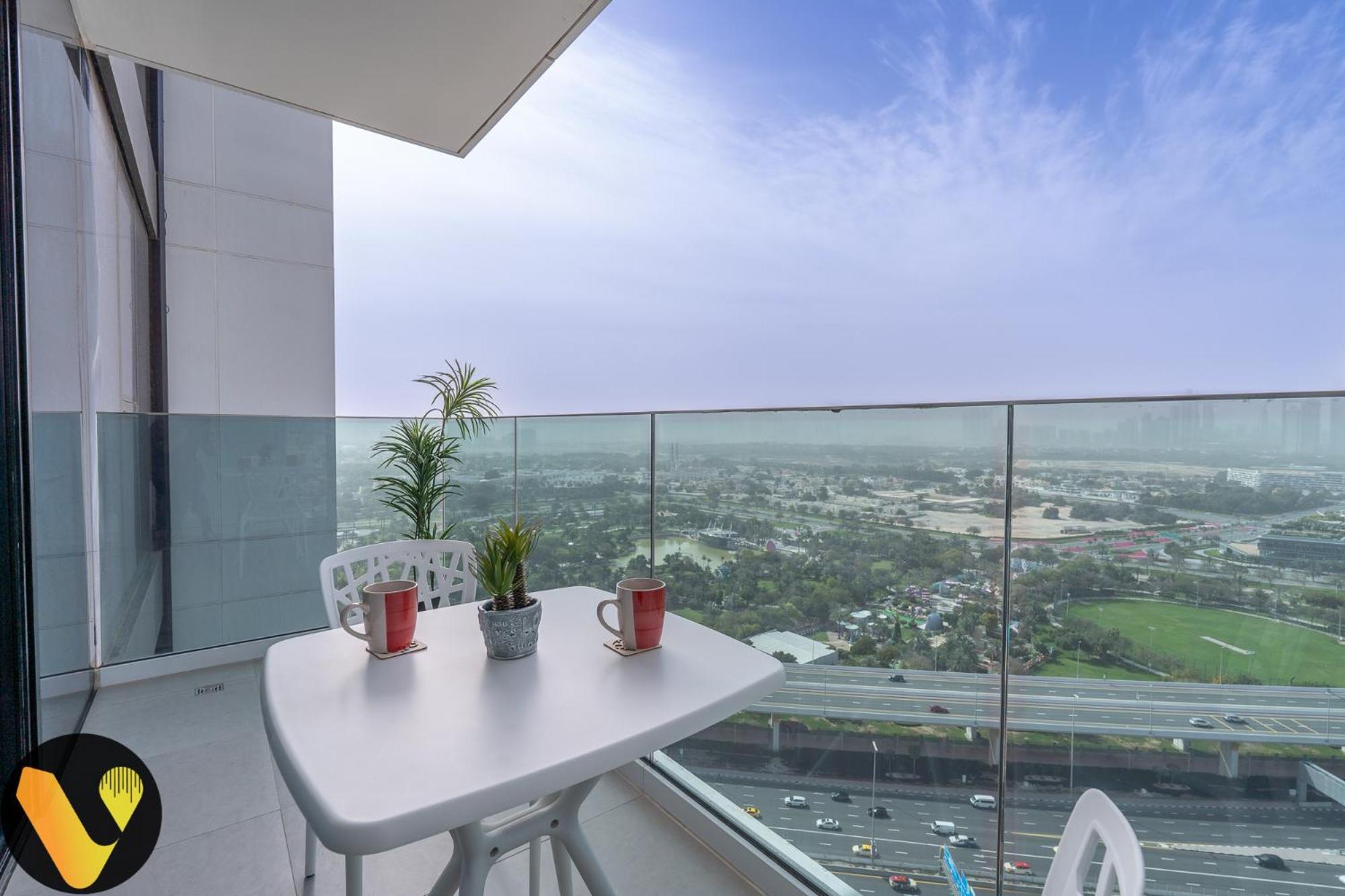 Apartamento Vogue Al Wasl 1 West 13th Floor With Large Balcony For View Of Sheikh Zaid Road And One Za'abeel Tower And Burj Khalifa, Walkable To Metro With Easy Access To Sheikh Zayed Road & World Trade Centre Dubai