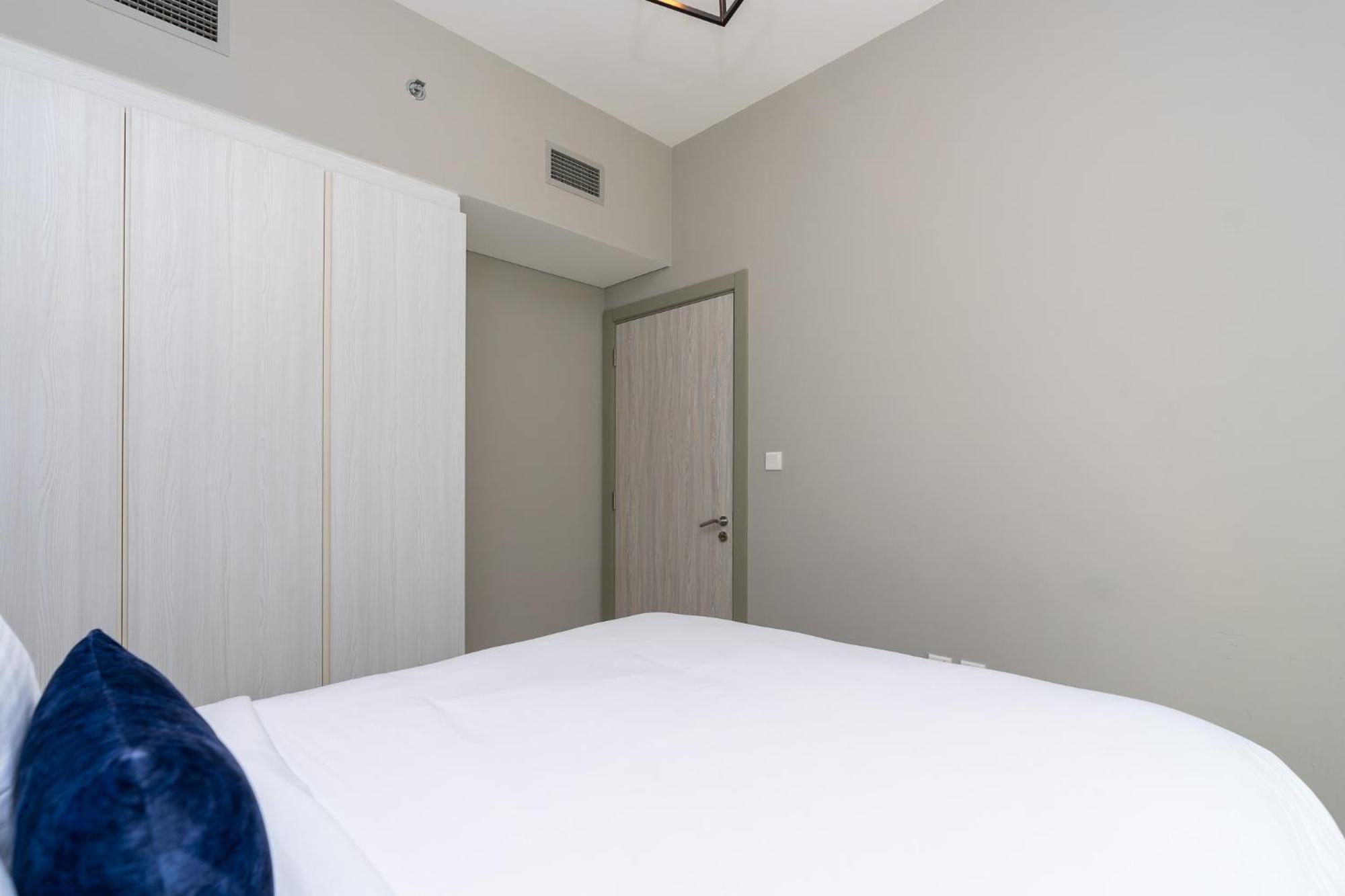 Citihome -1br With Balcony & Pool View In Zada Tower * Dubai