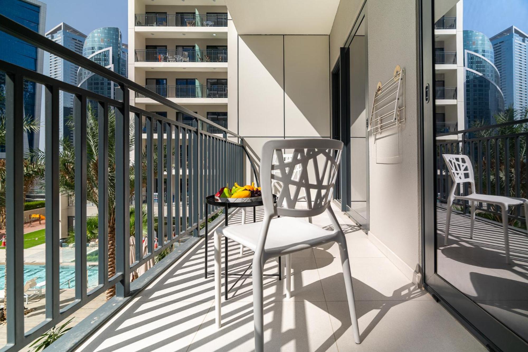 Apartment Citihome -1br With Balcony & Pool View In Zada Tower *