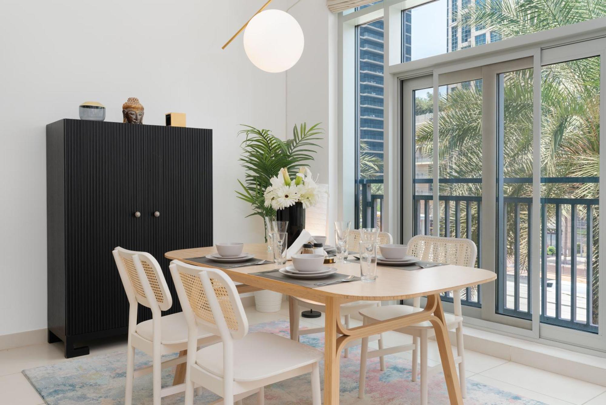 Ultimate / 5 Min Walk From Mall / 5 People / Downtown Boulevard Apartment *
