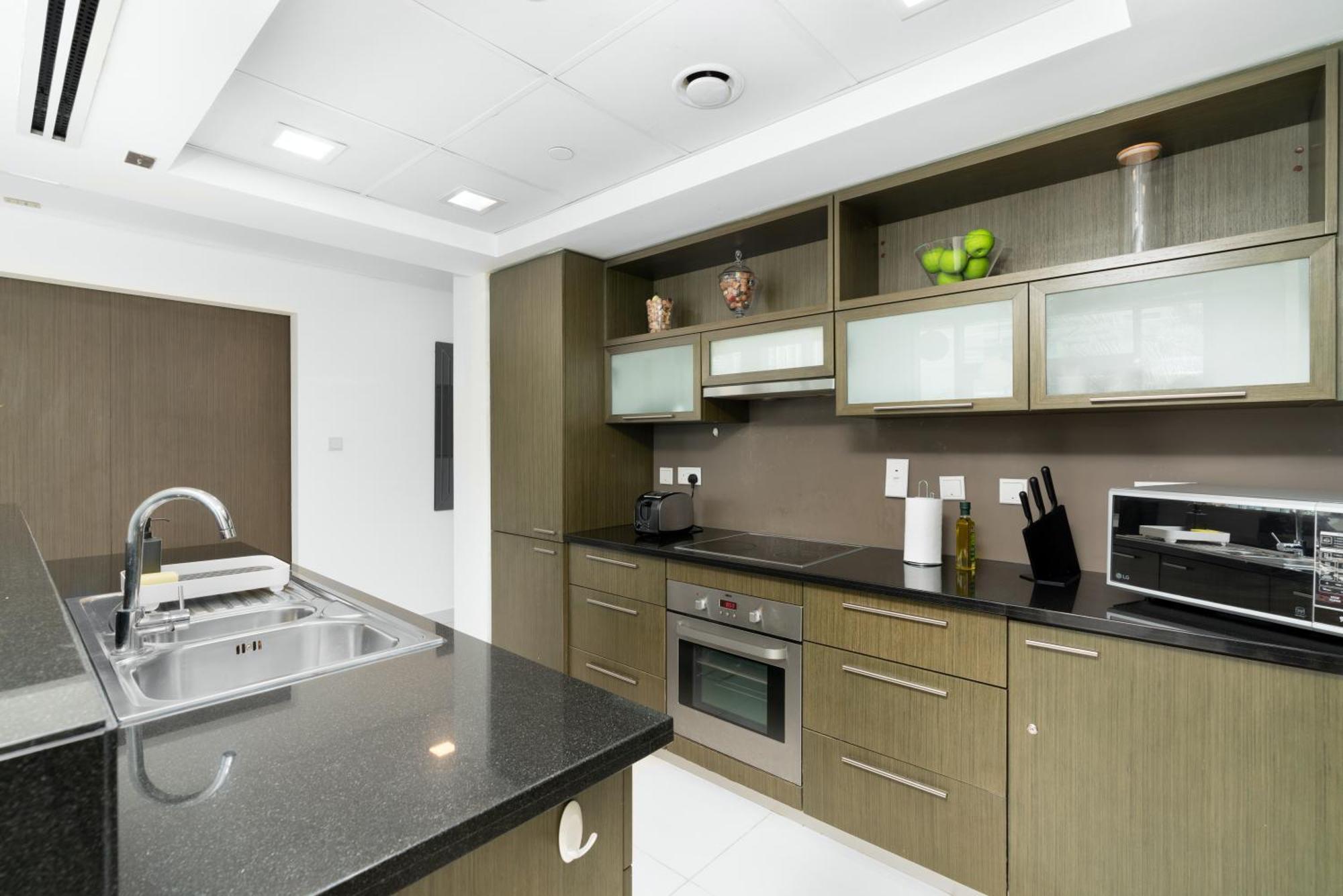 Ultimate / 5 Min Walk From Mall / 5 People / Downtown Boulevard *
