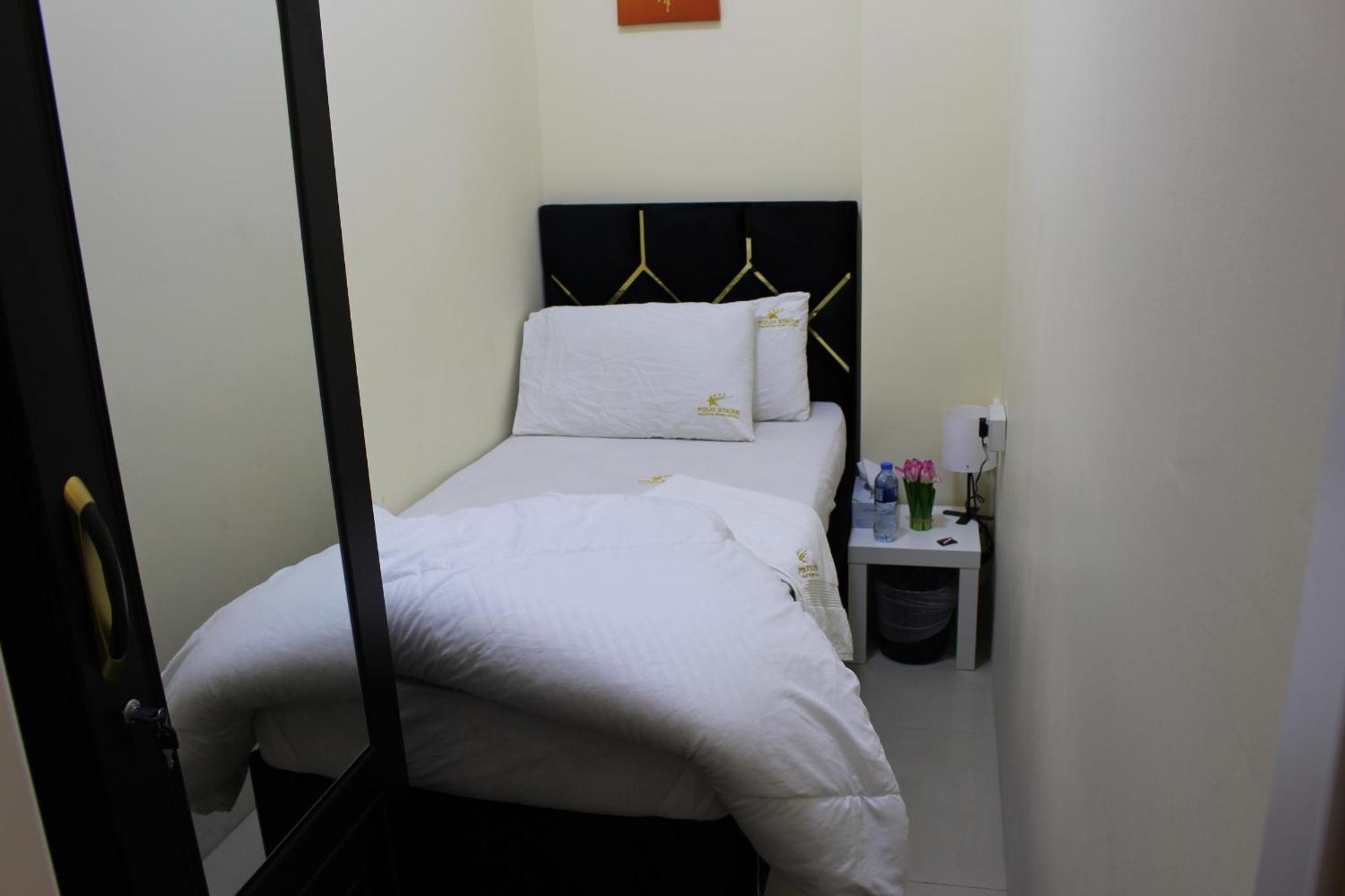 Four Stars Hostel *