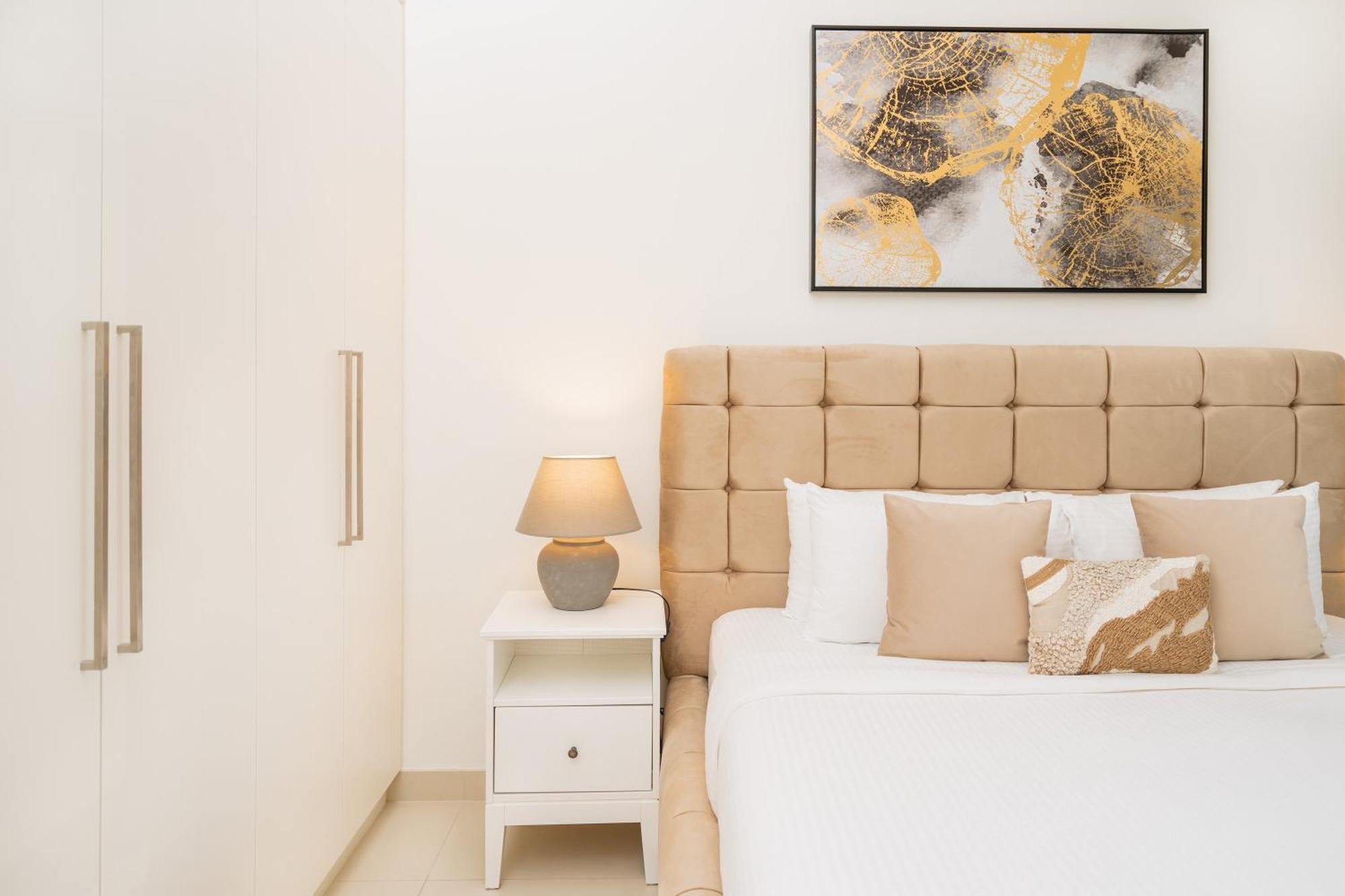 Prime Retreats @ Burj Crown By Emaar, Downtown Dubai