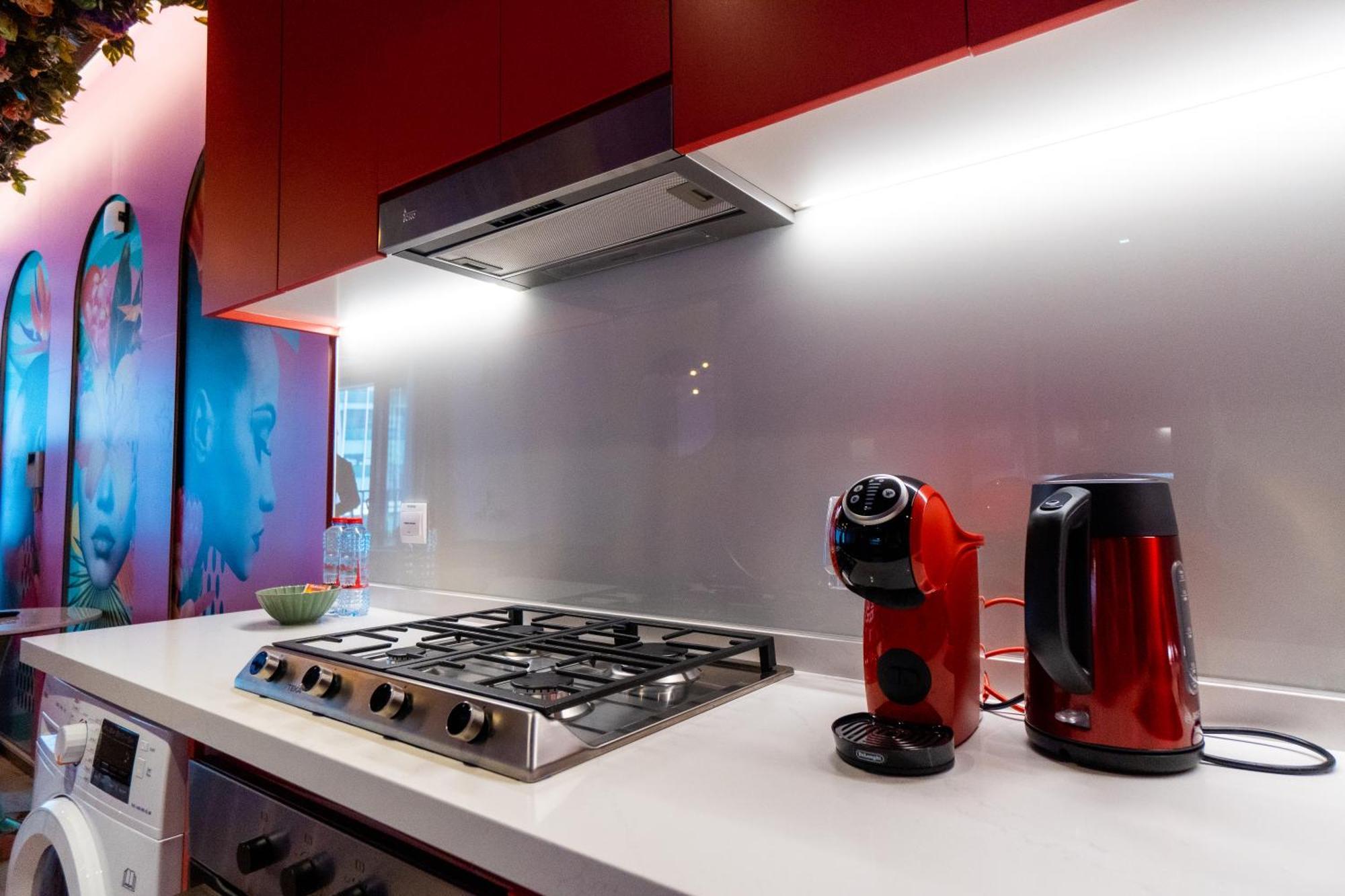 Capsule Flora Business Bay View Burj Khalifa-pool Table-game Arcade-projector-playstation 5 Apartment