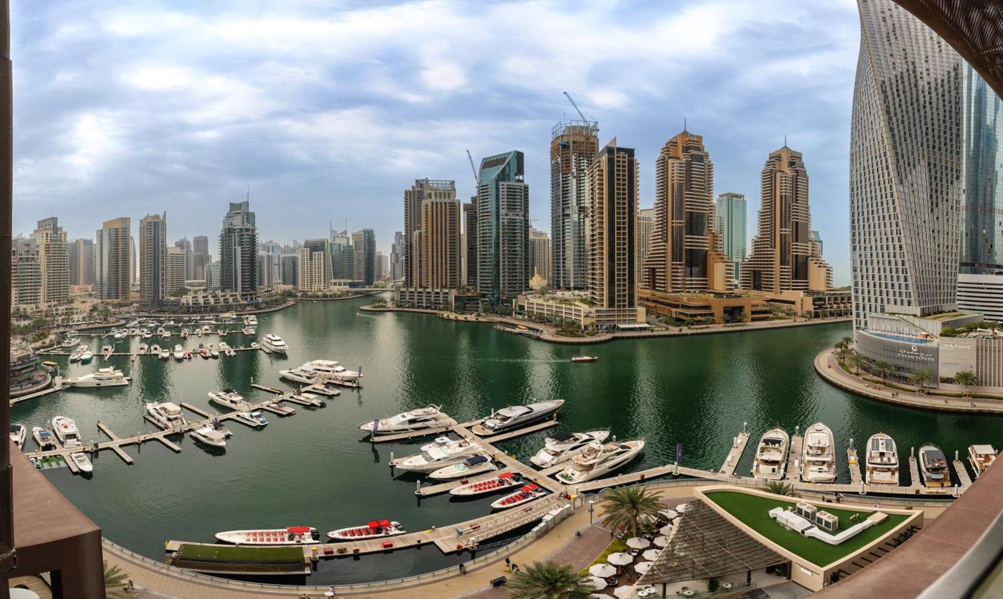 Apartment Panoramic Canal Views From Brand New Dubai