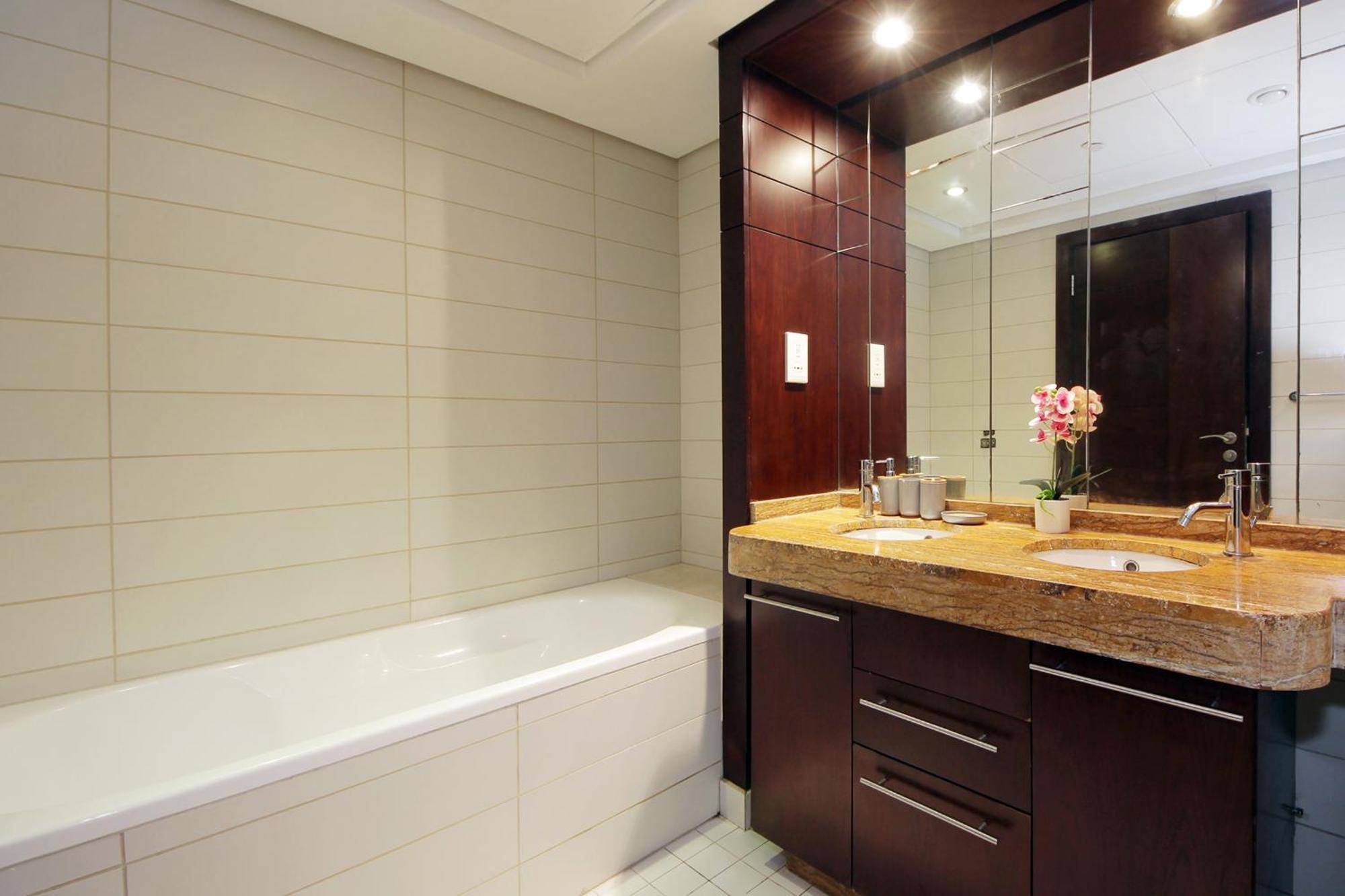 Stylish 2 Bedroom With Stunning Downtown View - Burj Views Tower East * Dubai