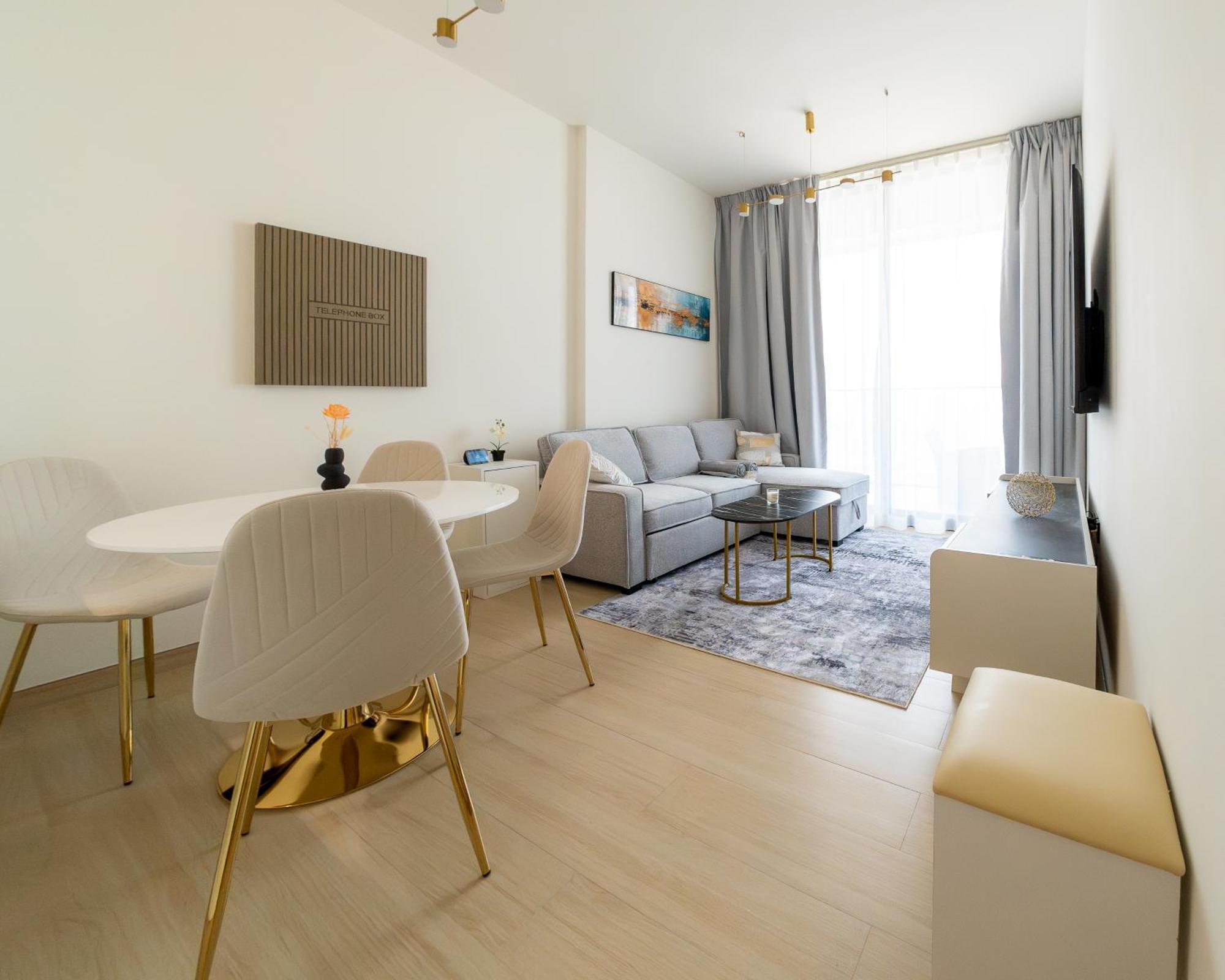 Izzzi, Binghatti Crest Apartment