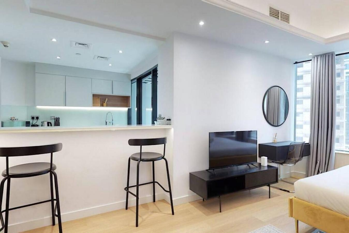 Large And Trendy - - Jlt *