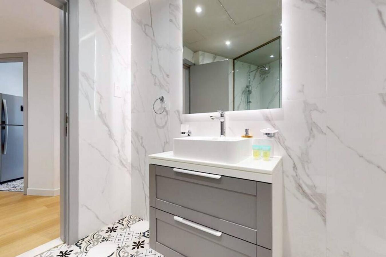Large And Trendy - - Jlt