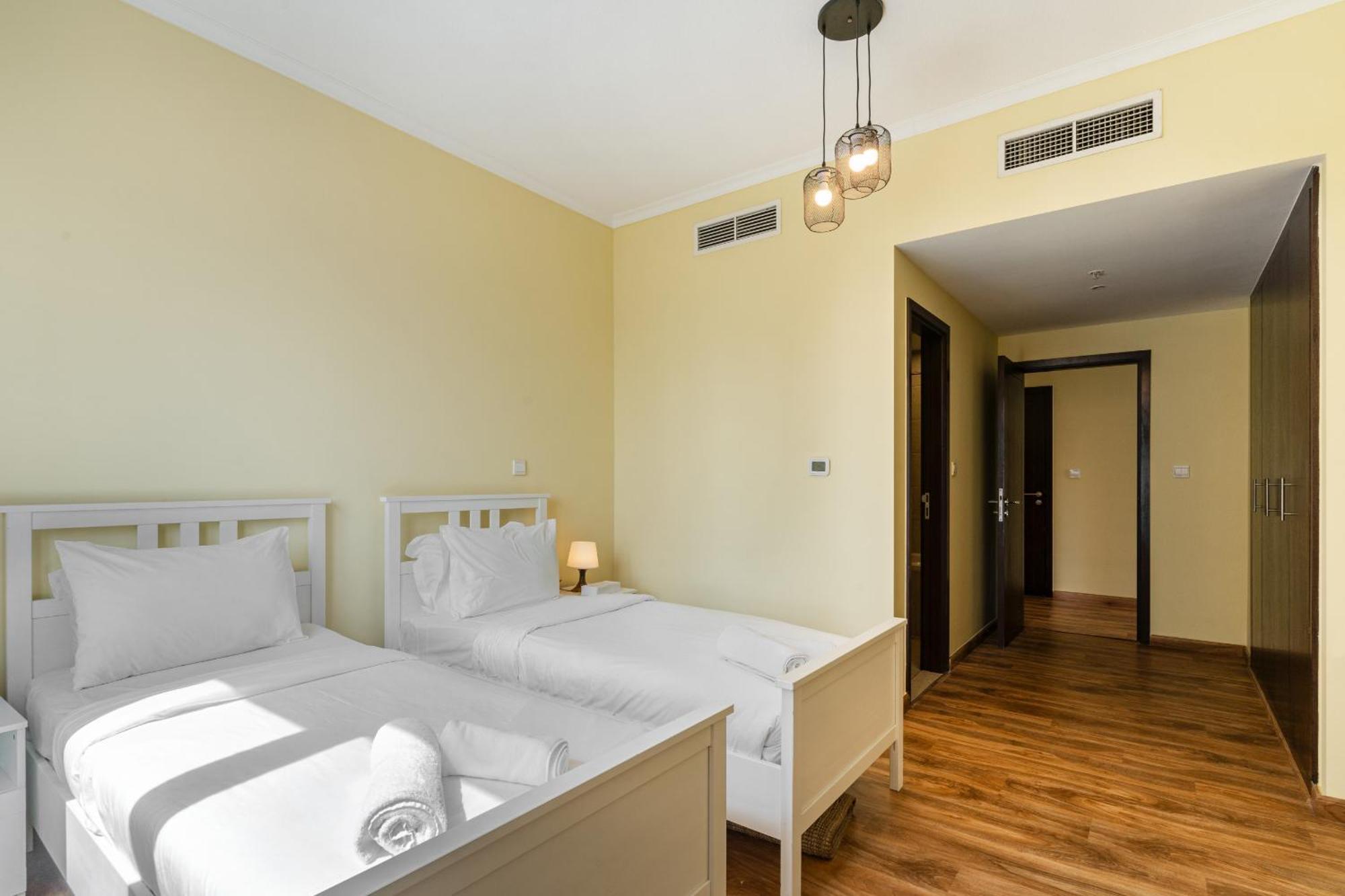 Apartment 2br In The With Fireworks View,near Mall - Allsopp&allsopp Dubai