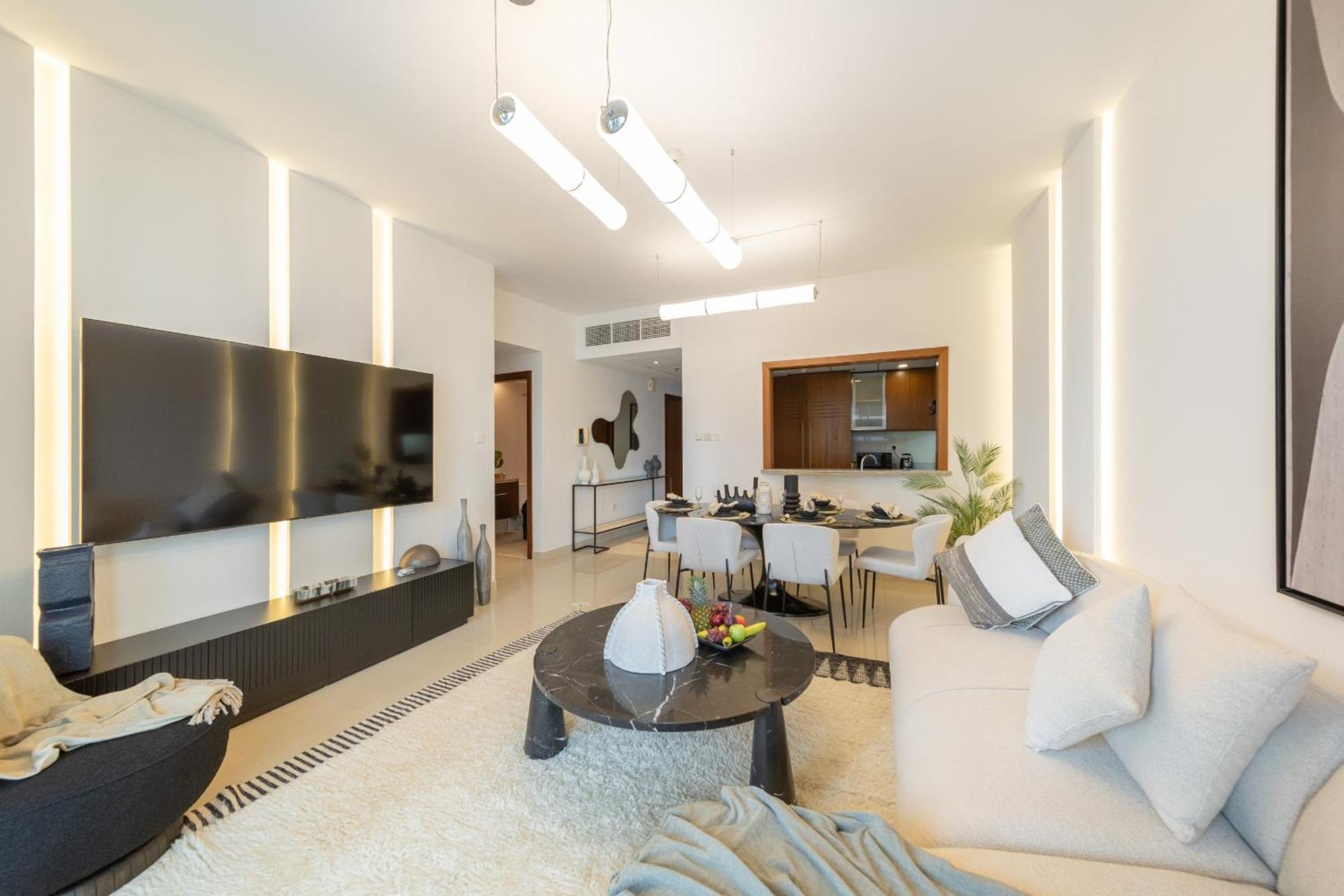 Eden's Homes & - Standpoint Residences Daire
