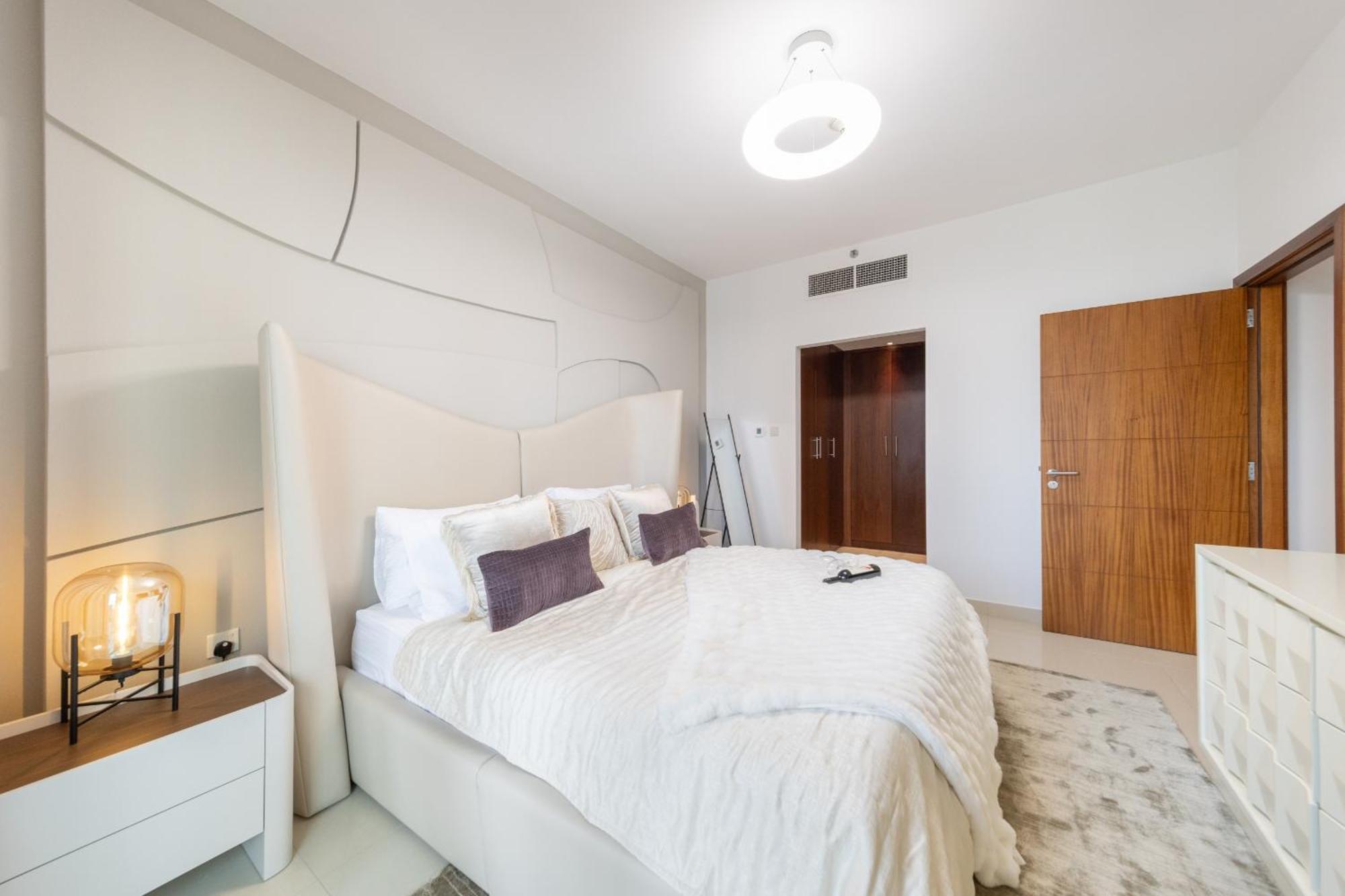 Eden's Homes & - Standpoint Residences * Dubai