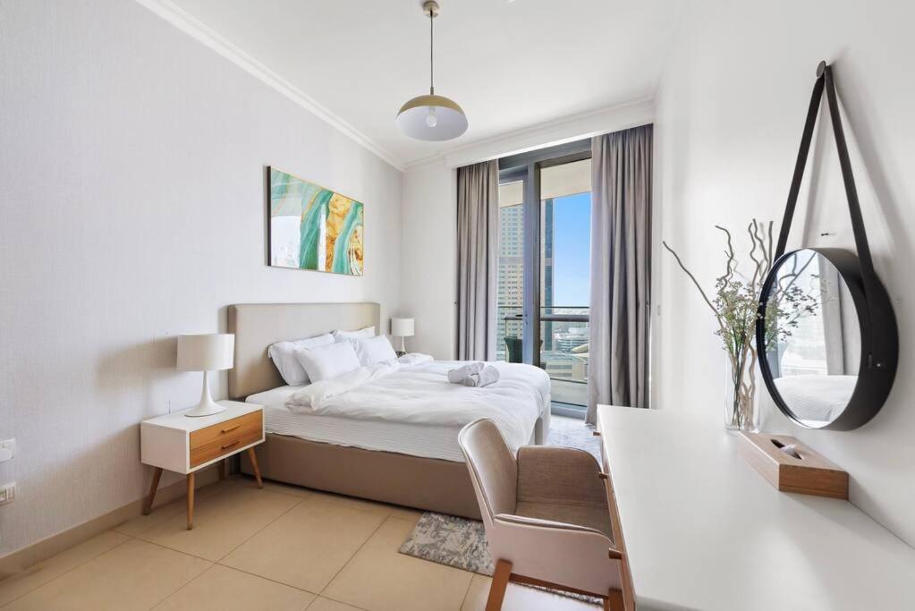 First Class 1br Beautifully Furnished Apartment *
