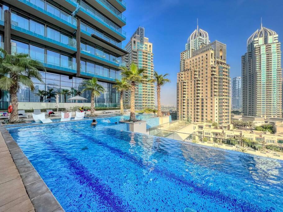 First Class 1br High Floor With Magical View * Dubai