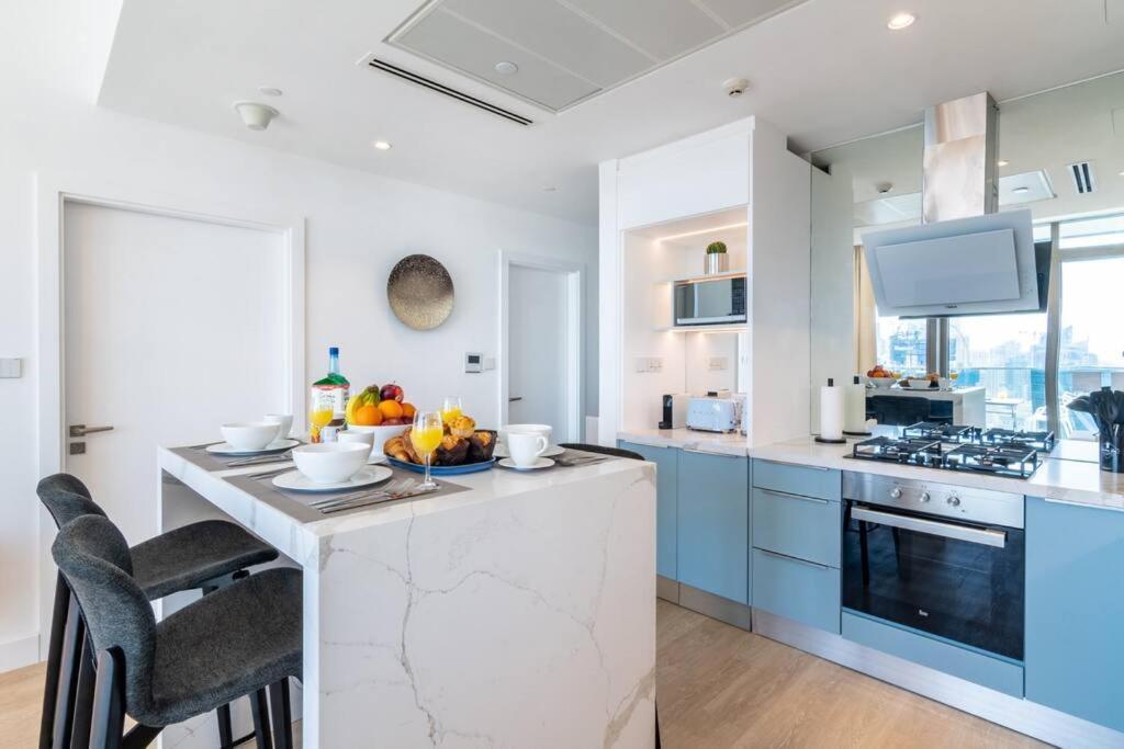 First Class 1br High Floor With Magical View