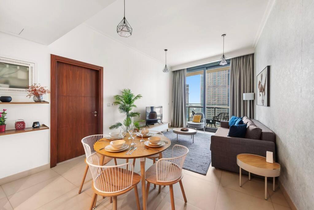 First Class 1br Beautifully Furnished Apartment *