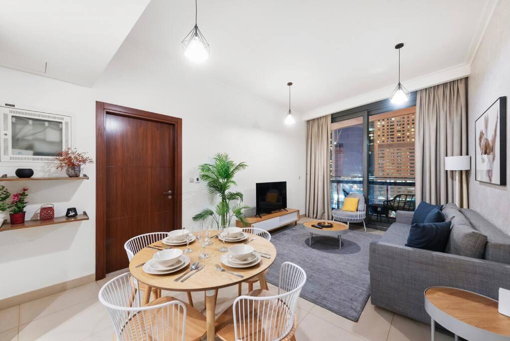 Apartment First Class 1br Beautifully Furnished Dubai