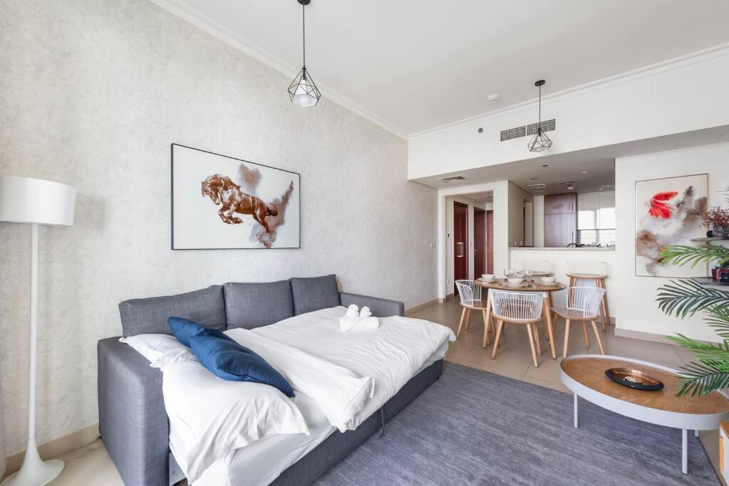 First Class 1br Beautifully Furnished Dubai
