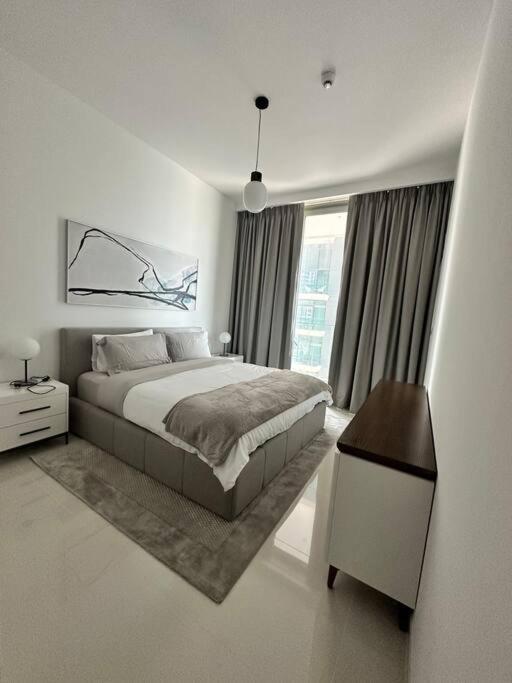 Luxury With Private Beach At Emaar Beachfront Apartment