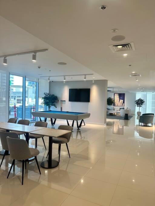 Luxury With Private Beach At Emaar Beachfront *