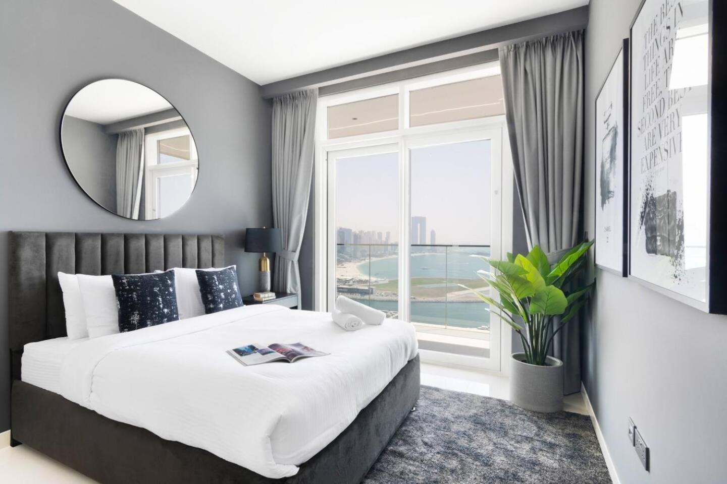 Marina Skyline View & Harbour Beachfront Apartment Dubai